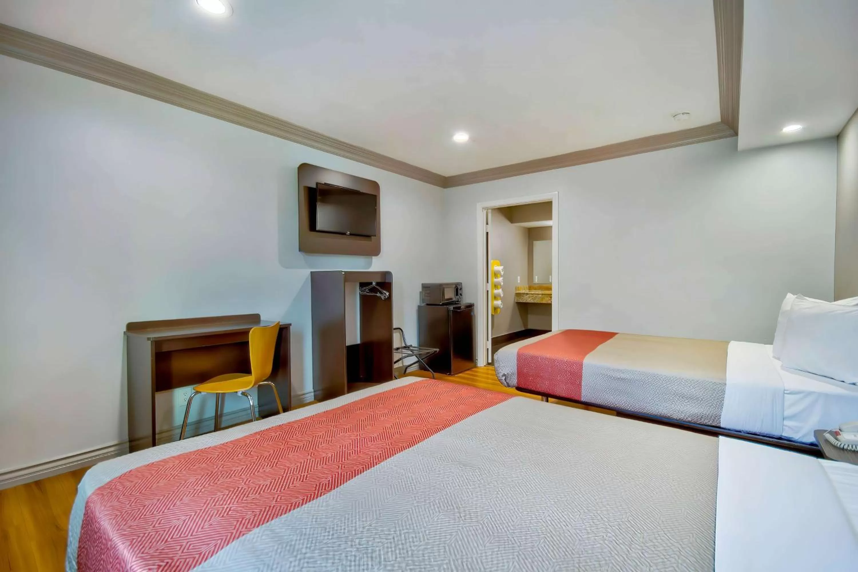 Quadruple Room - single occupancy - Disability Access - Non-Smoking in Motel 6 Gardena