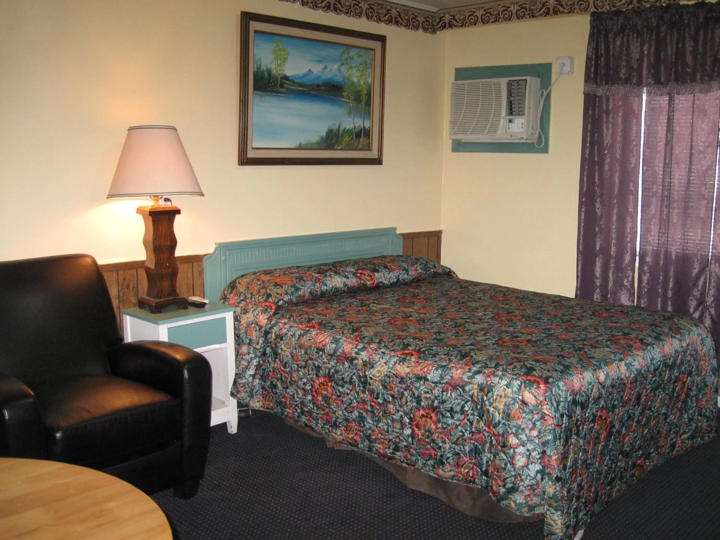Queen Room - single occupancy in Western Motel