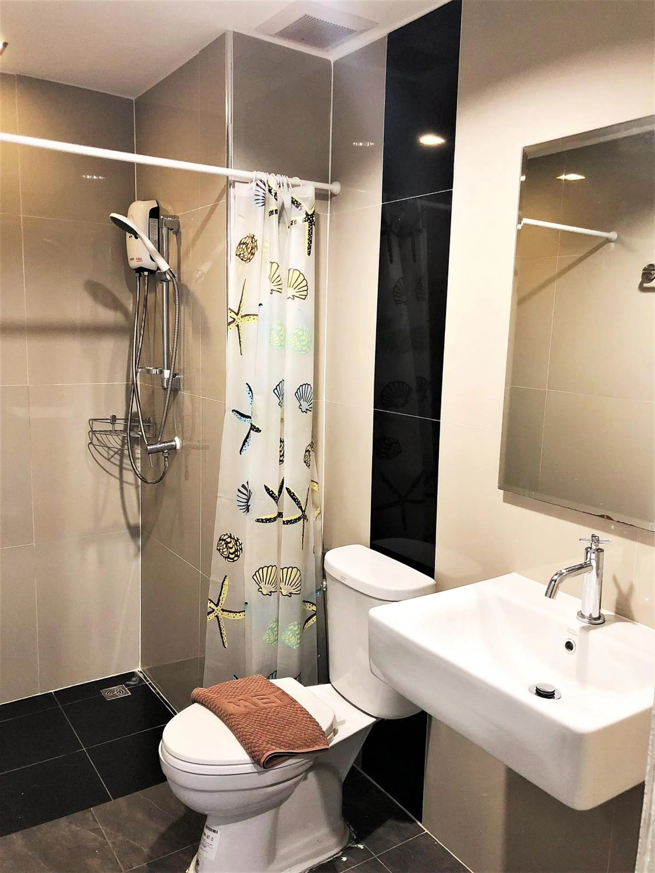 Standard Twin Room in Izen Plus Budget Hotel & Residence