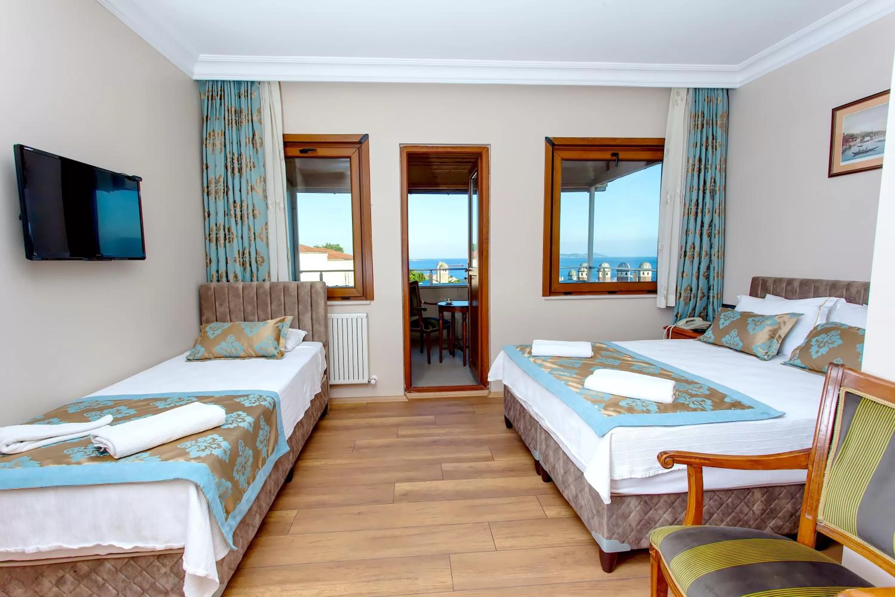Balcony/Terrace, Bed in Hotel Saba