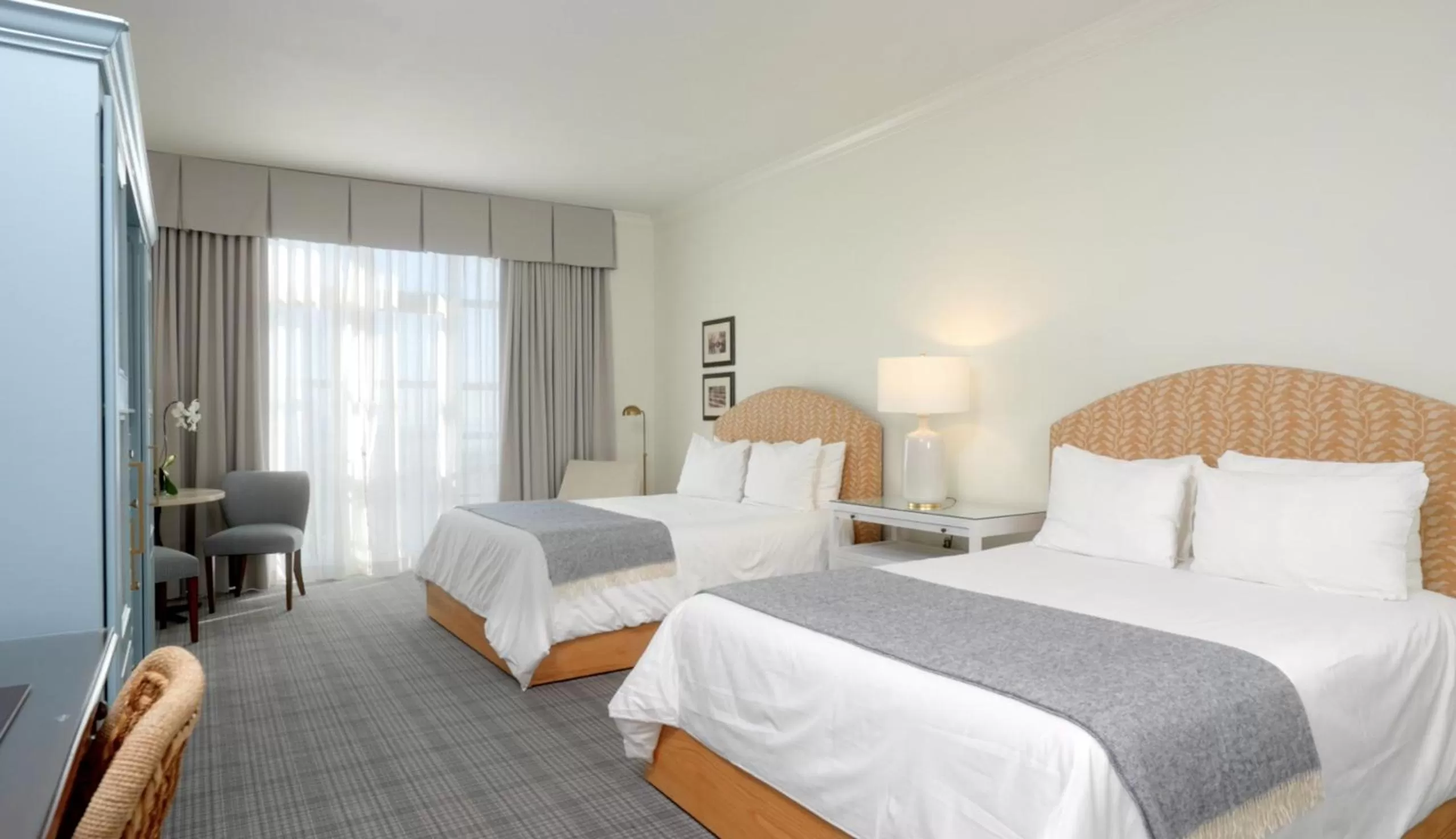 Deluxe Two Queen Balconette in Harbourview Inn