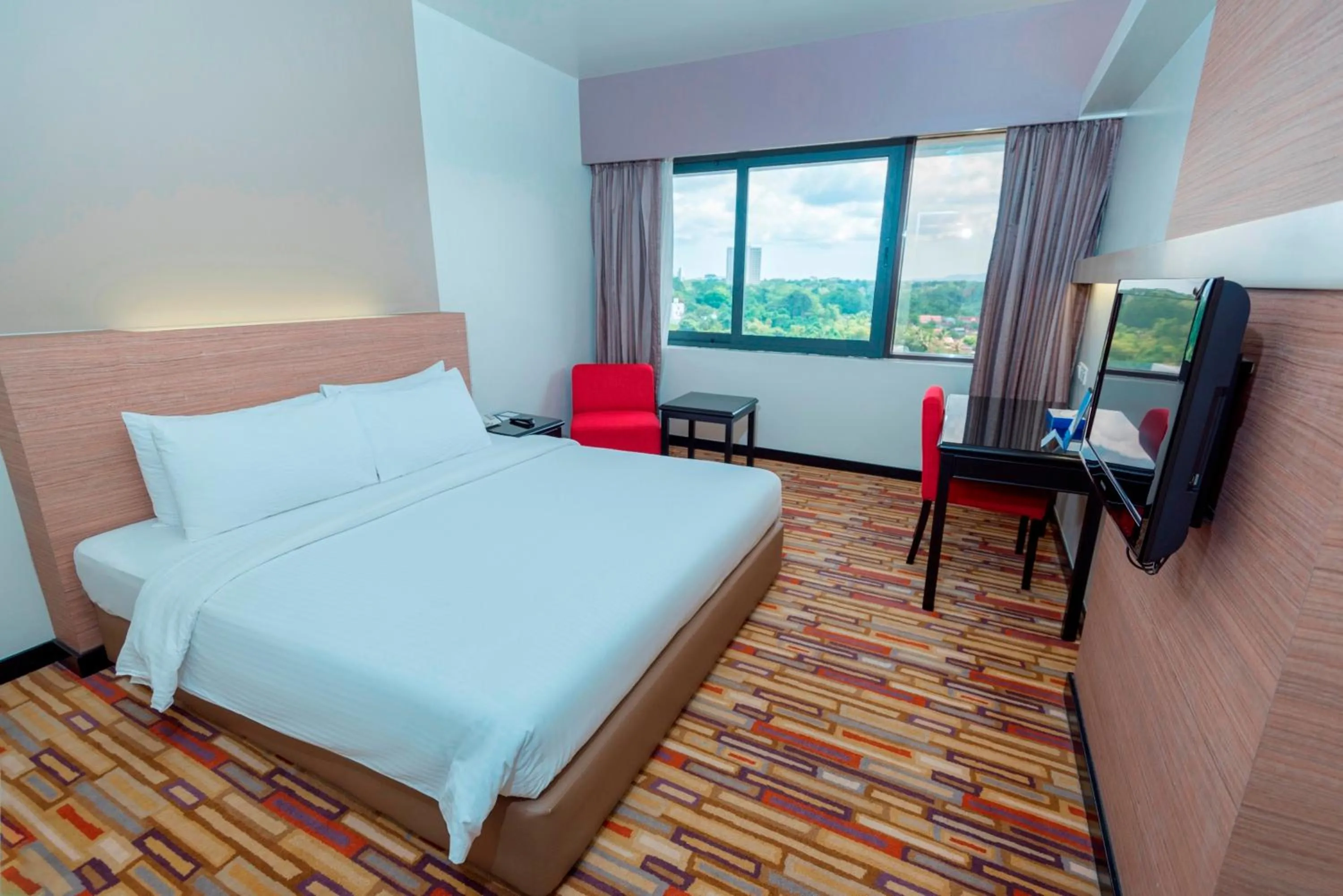 Deluxe King Room in Harbour View Hotel