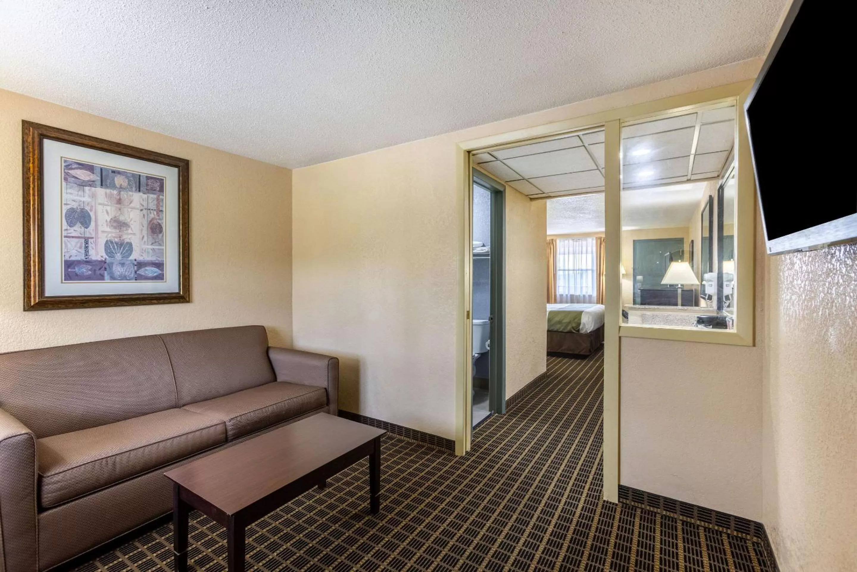 King Suite - Non-Smoking/Non-Pet Friendly in Quality Inn & Suites Big Rapids near University