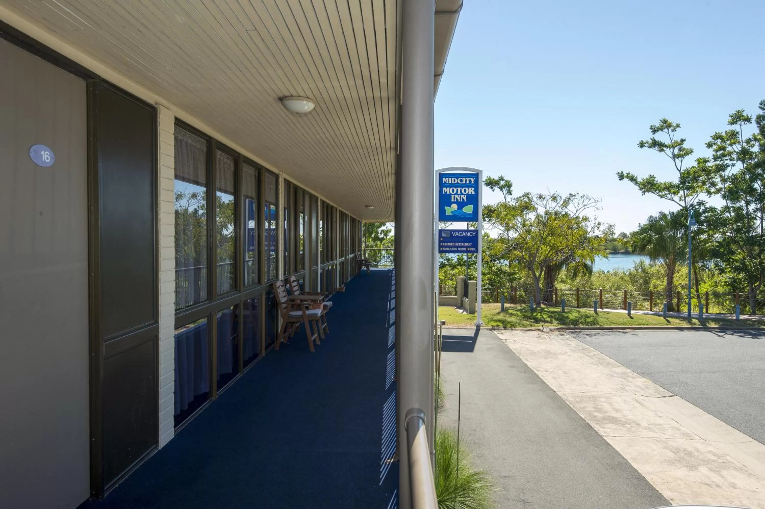 Standard King  in Mid City Motor Inn