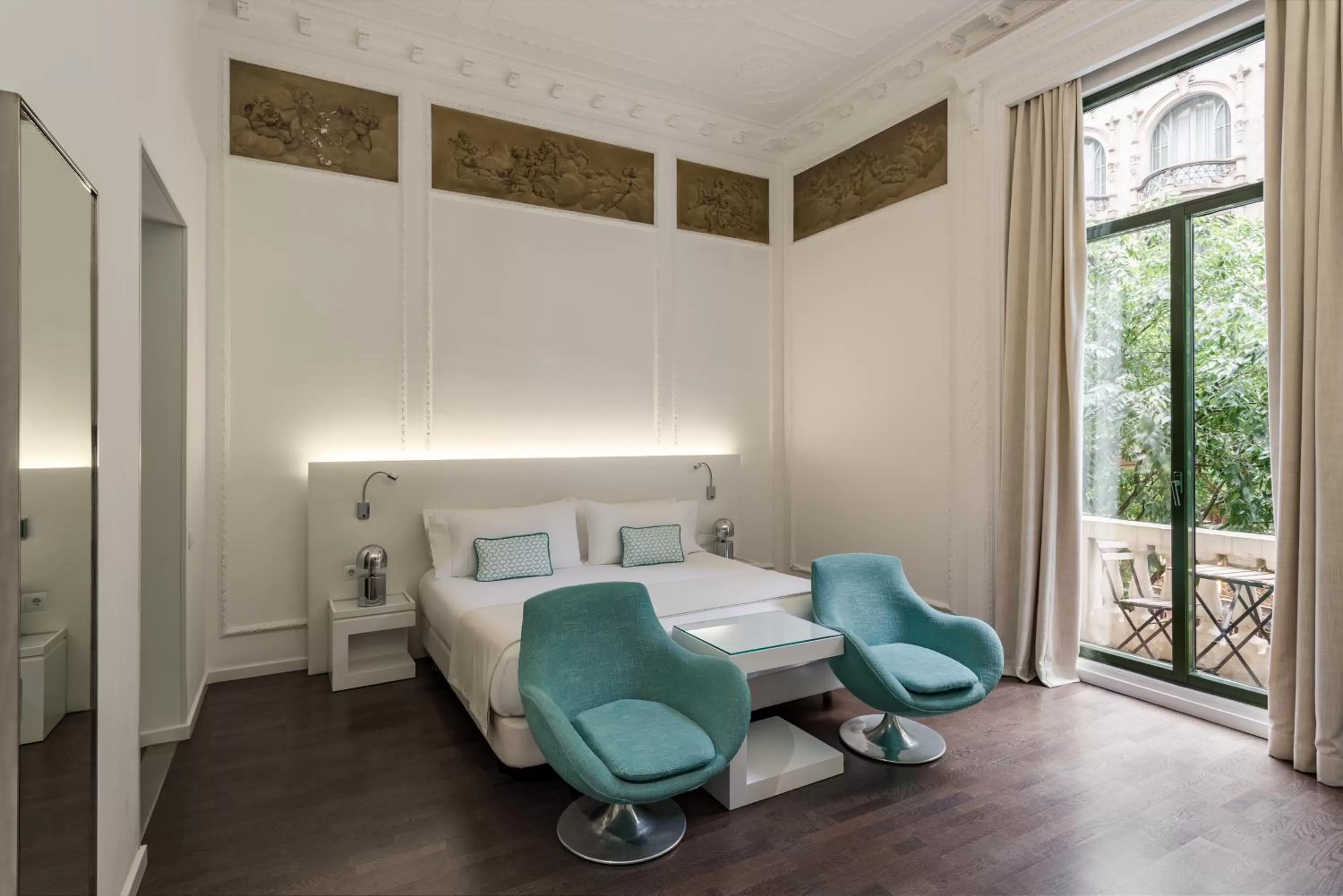 Junior Suite with Balcony in Room Mate Carla, Barcelona