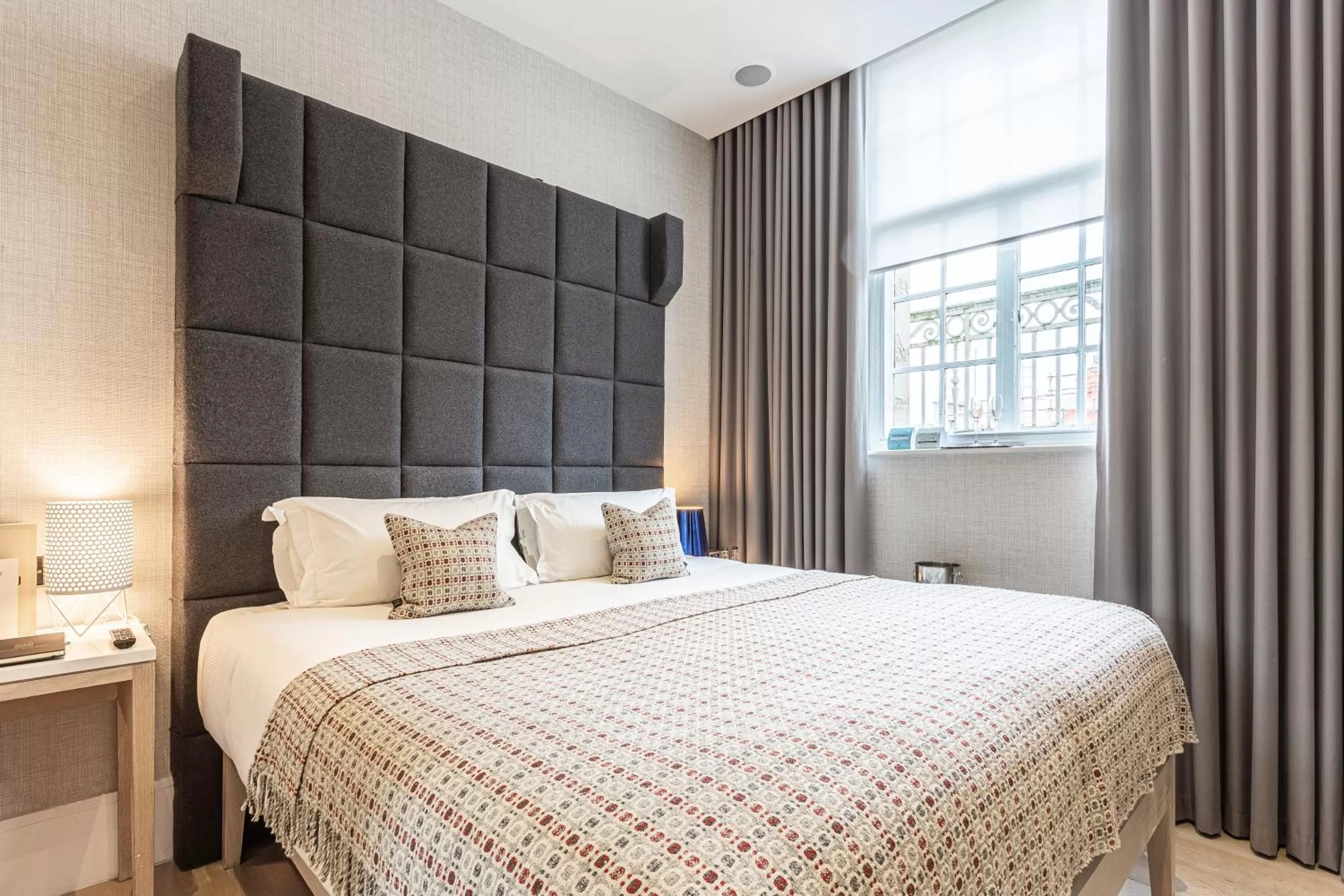 Cozy Double Room in The Inn on the Mile