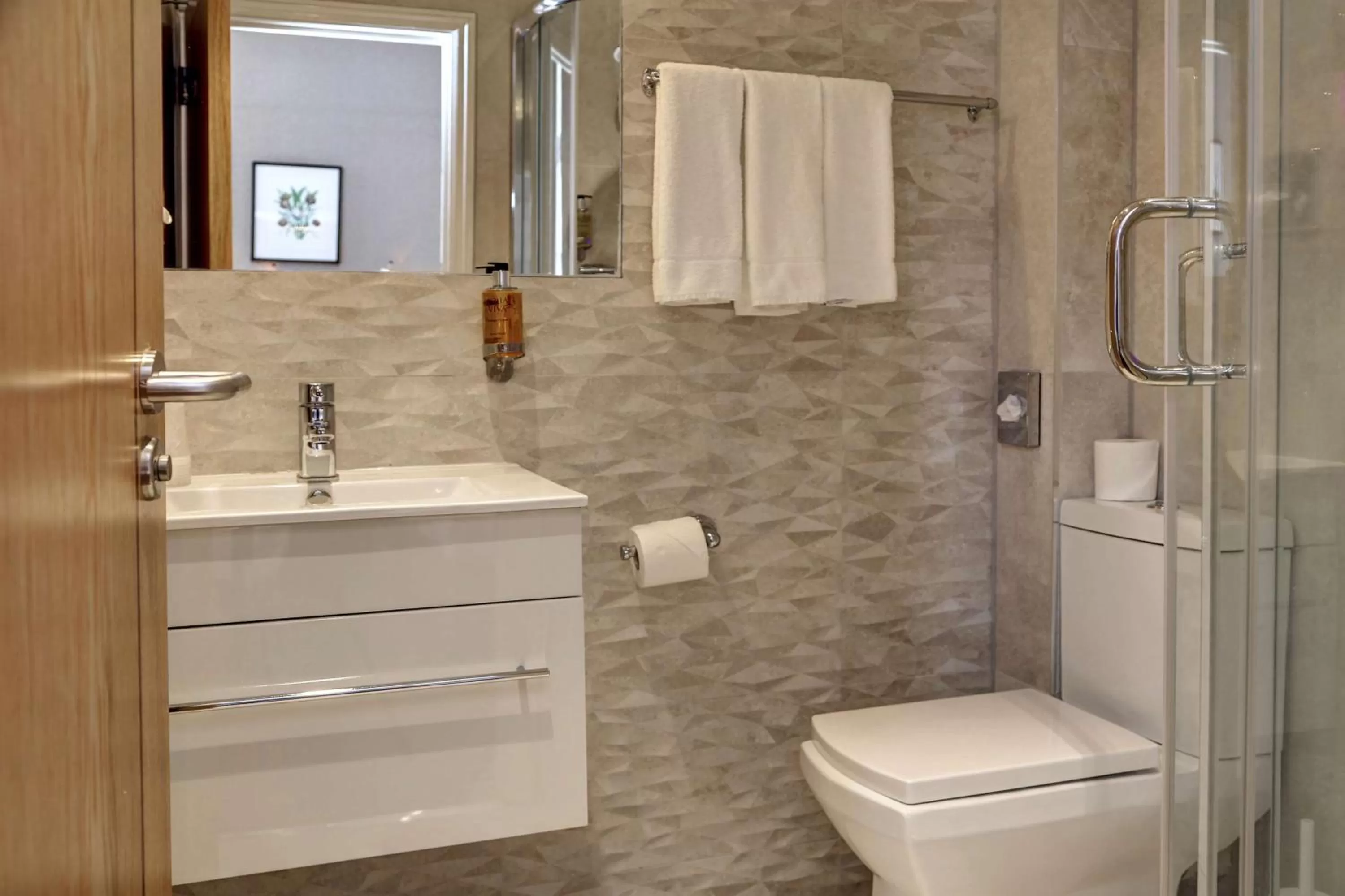 Standard Triple Room in Best Western Buckingham Palace Rd