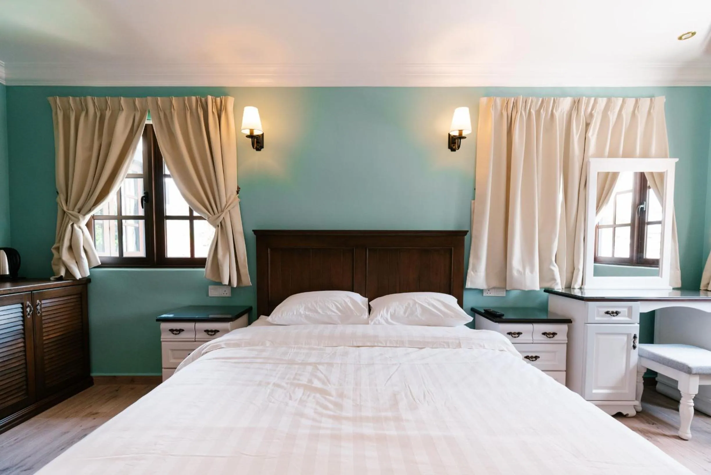 Deluxe Double Room with Balcony in The Tudor