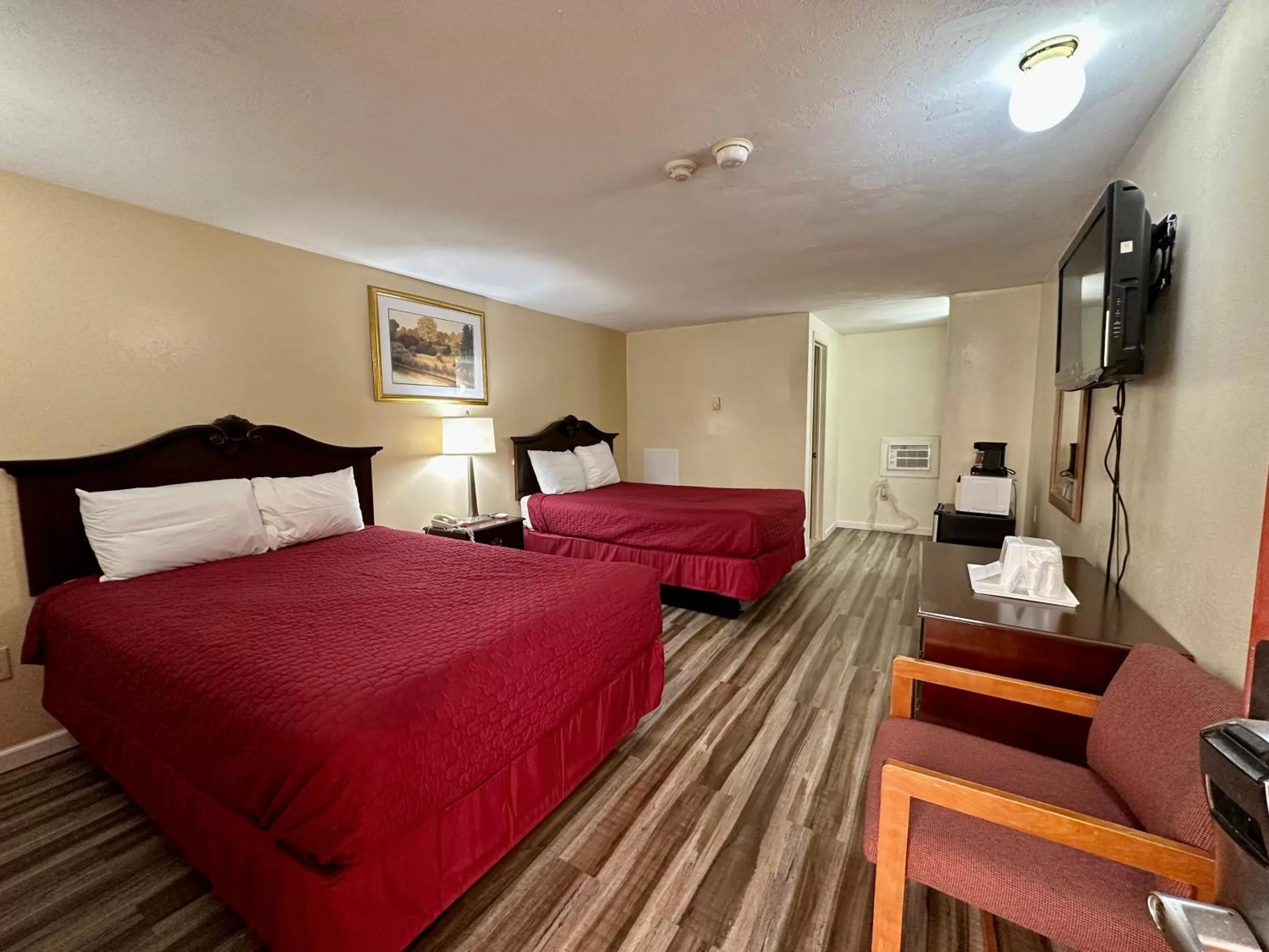 Double Room with Two Double Beds - Smoking in Red Carpet Inn Pulaski