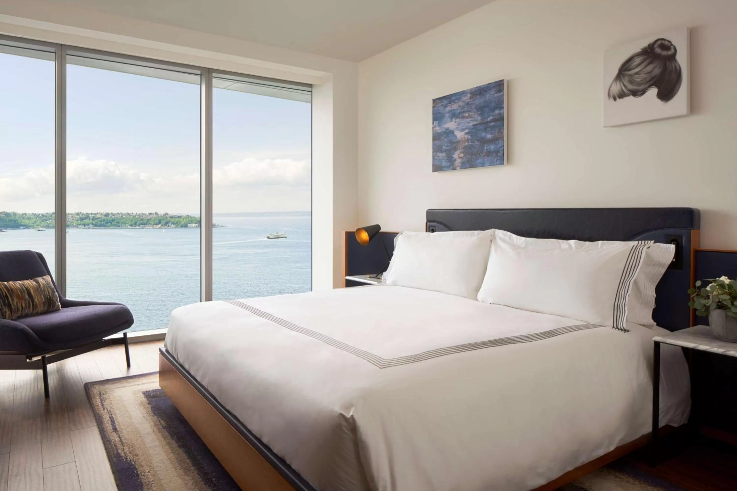 Deluxe King Room with Water View in Thompson Seattle, by Hyatt
