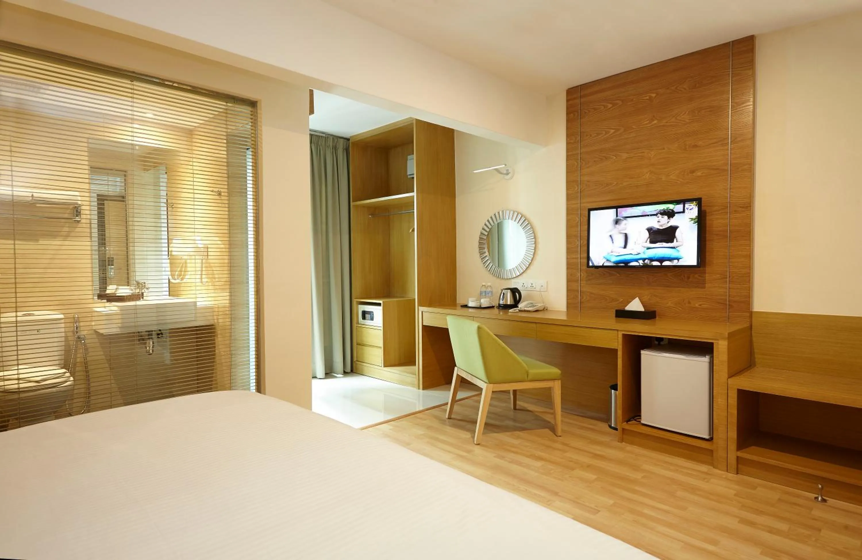 Deluxe King Room in Hotel Six Seasons @ Mid Valley