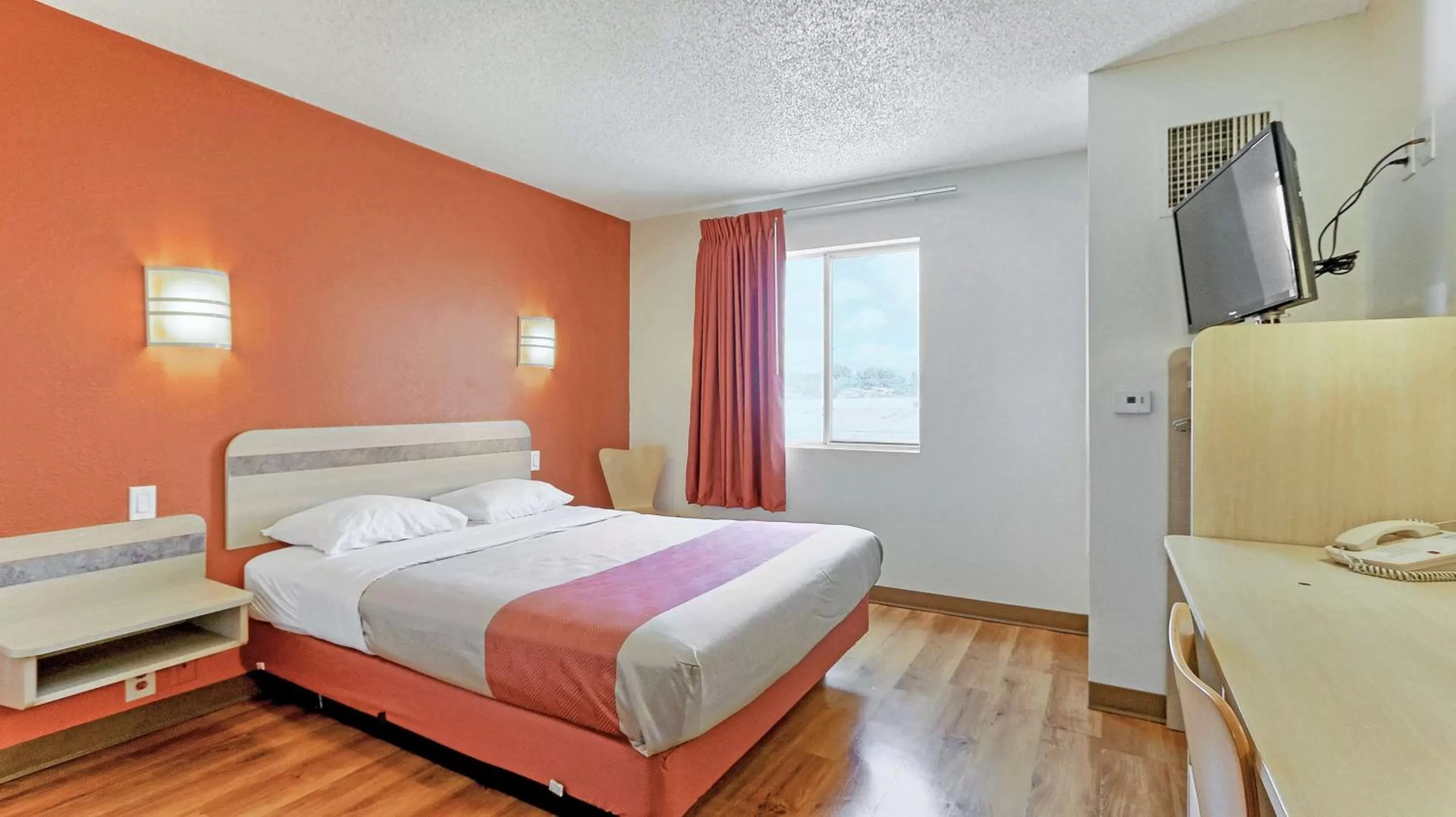 Queen Room - single occupancy - Disability Access - Non-Smoking in Motel 6-Killeen, TX