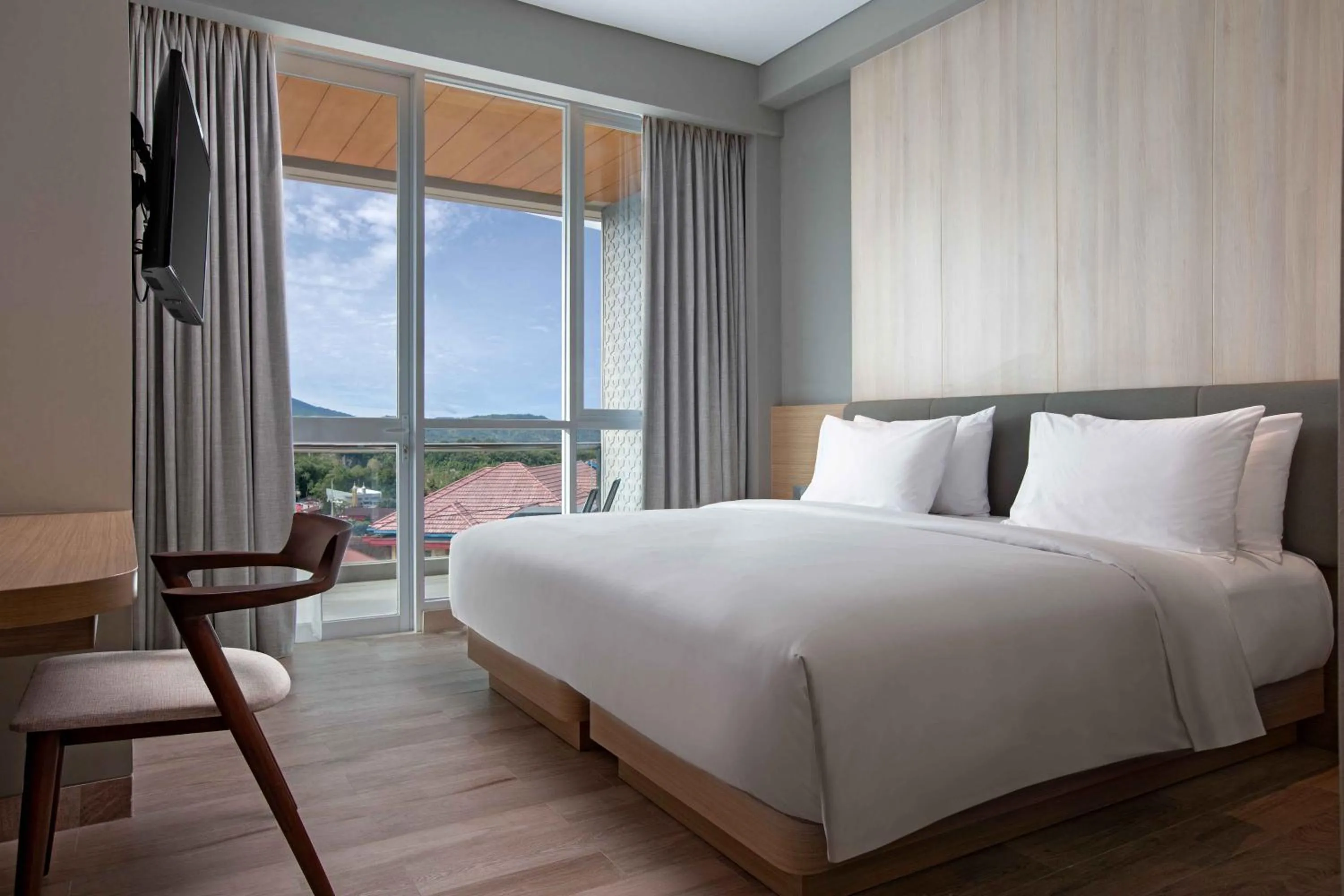 Deluxe Double Room with Balcony in Hotel Santika Bukittinggi