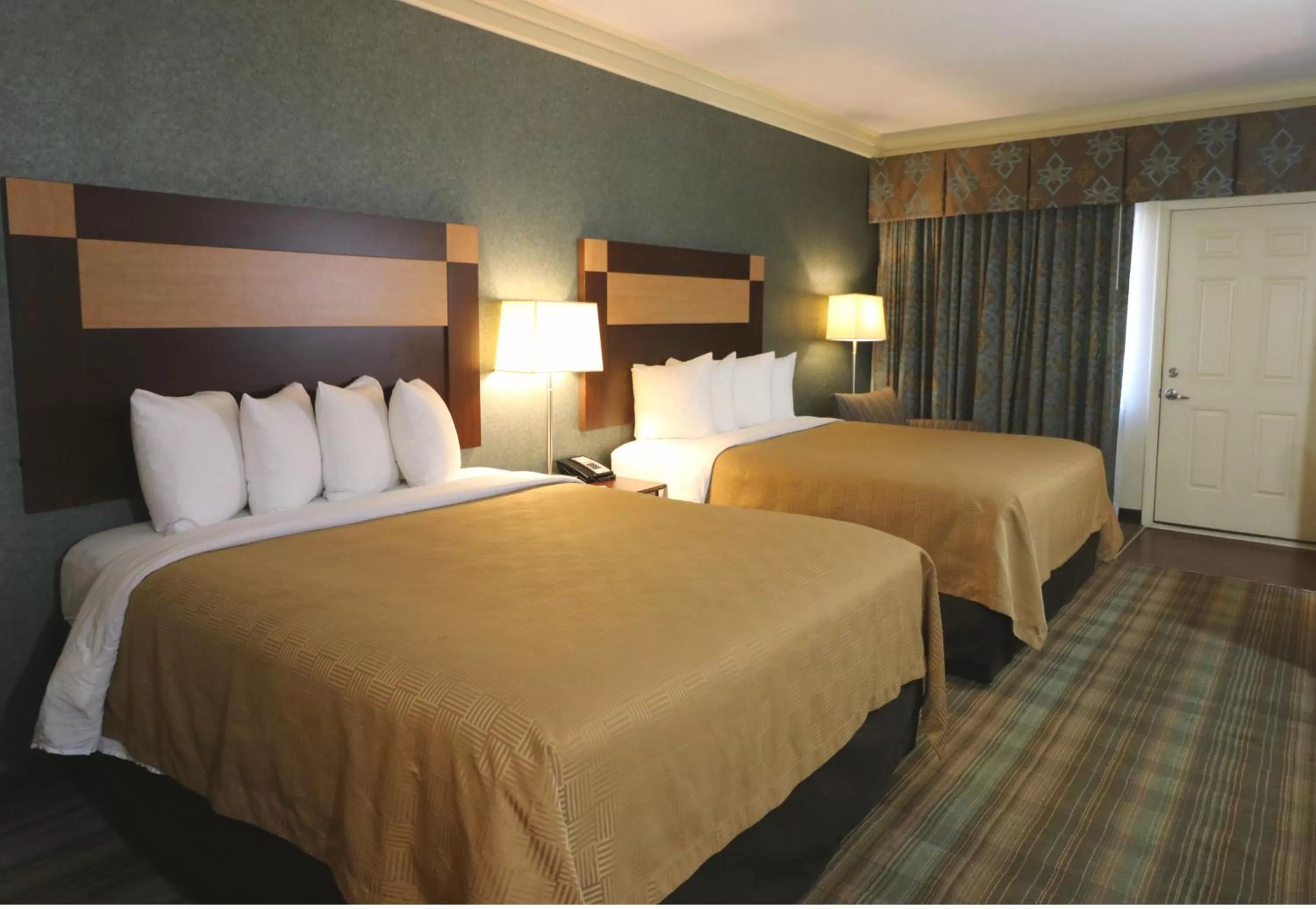 Queen Room with Two Queen Beds - Non-Smoking in The Walden, Trademark Collection By Wyndham