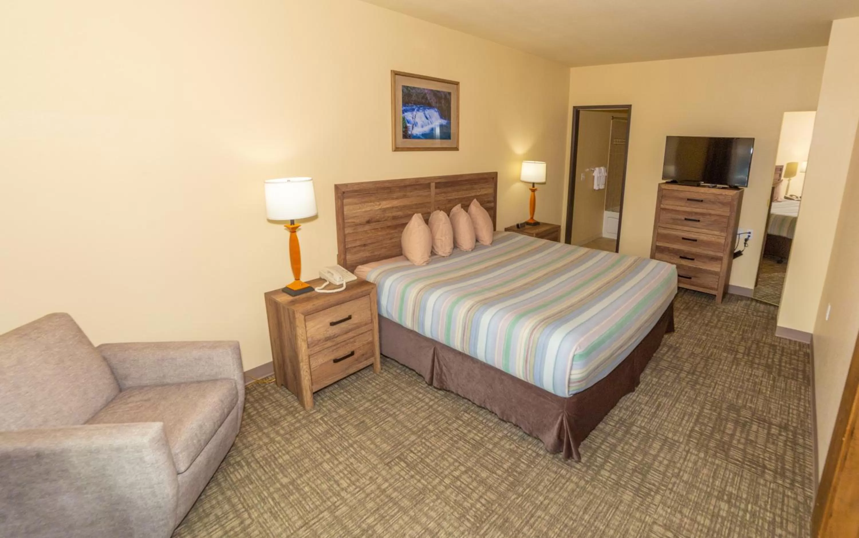Superior King Suite in Clatskanie River Inn