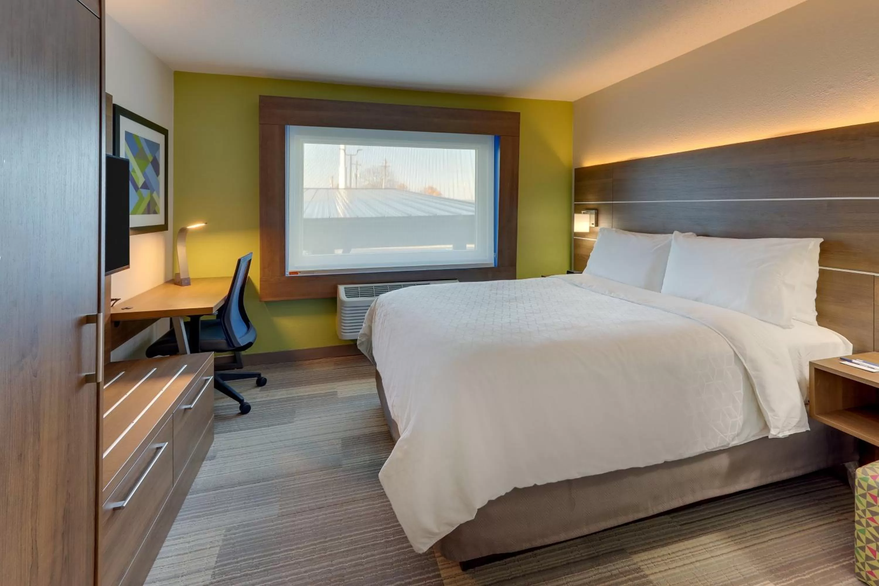 Standard Queen Room - Communication Accessible in Holiday Inn Express - Cincinnati North - Monroe by IHG