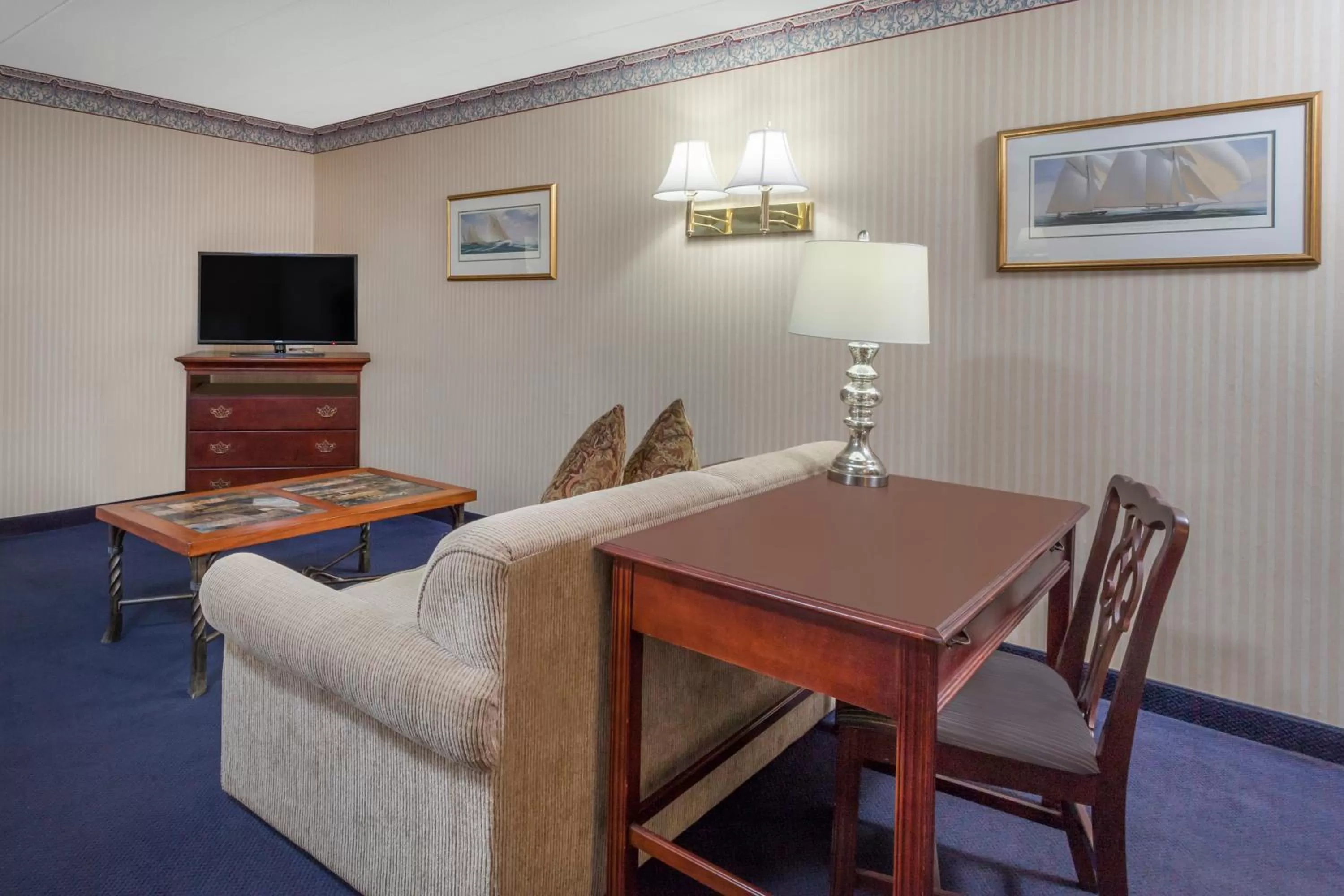 Studio Queen Suite - Non-Smoking in Howard Johnson by Wyndham Mystic