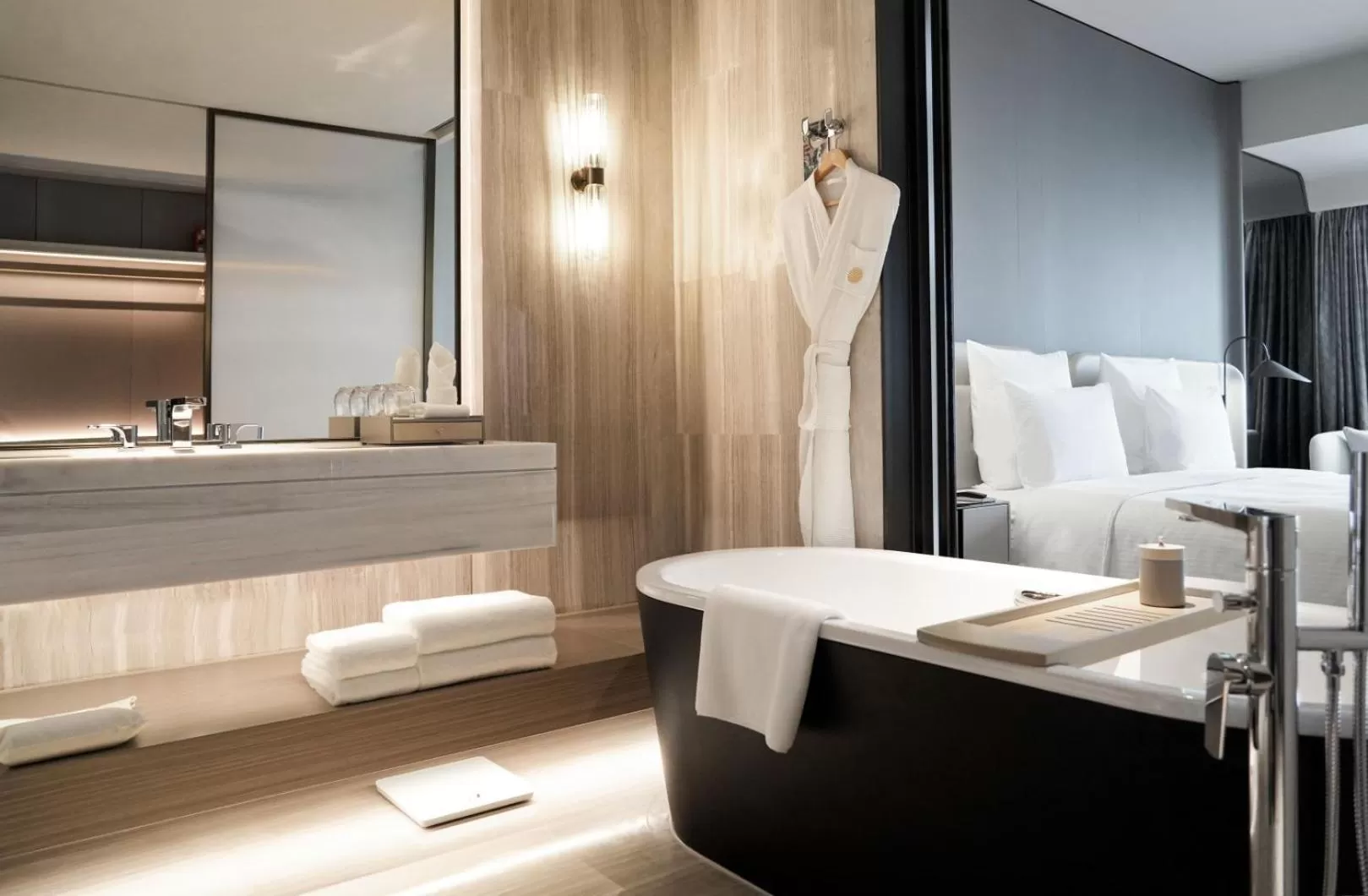 Premium Deluxe King Room with Skyline View in Pullman Shenzhen North