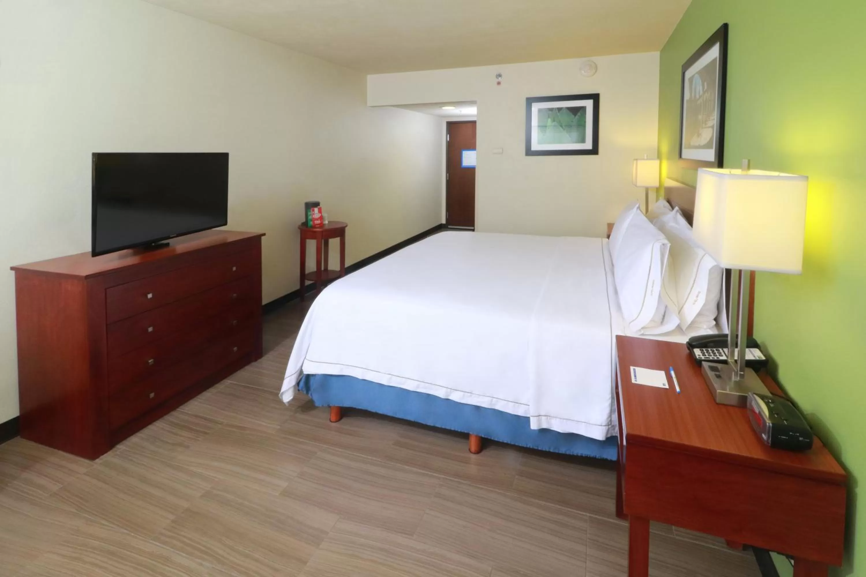 Standard King Room in Holiday Inn Express Guadalajara Aeropuerto by IHG
