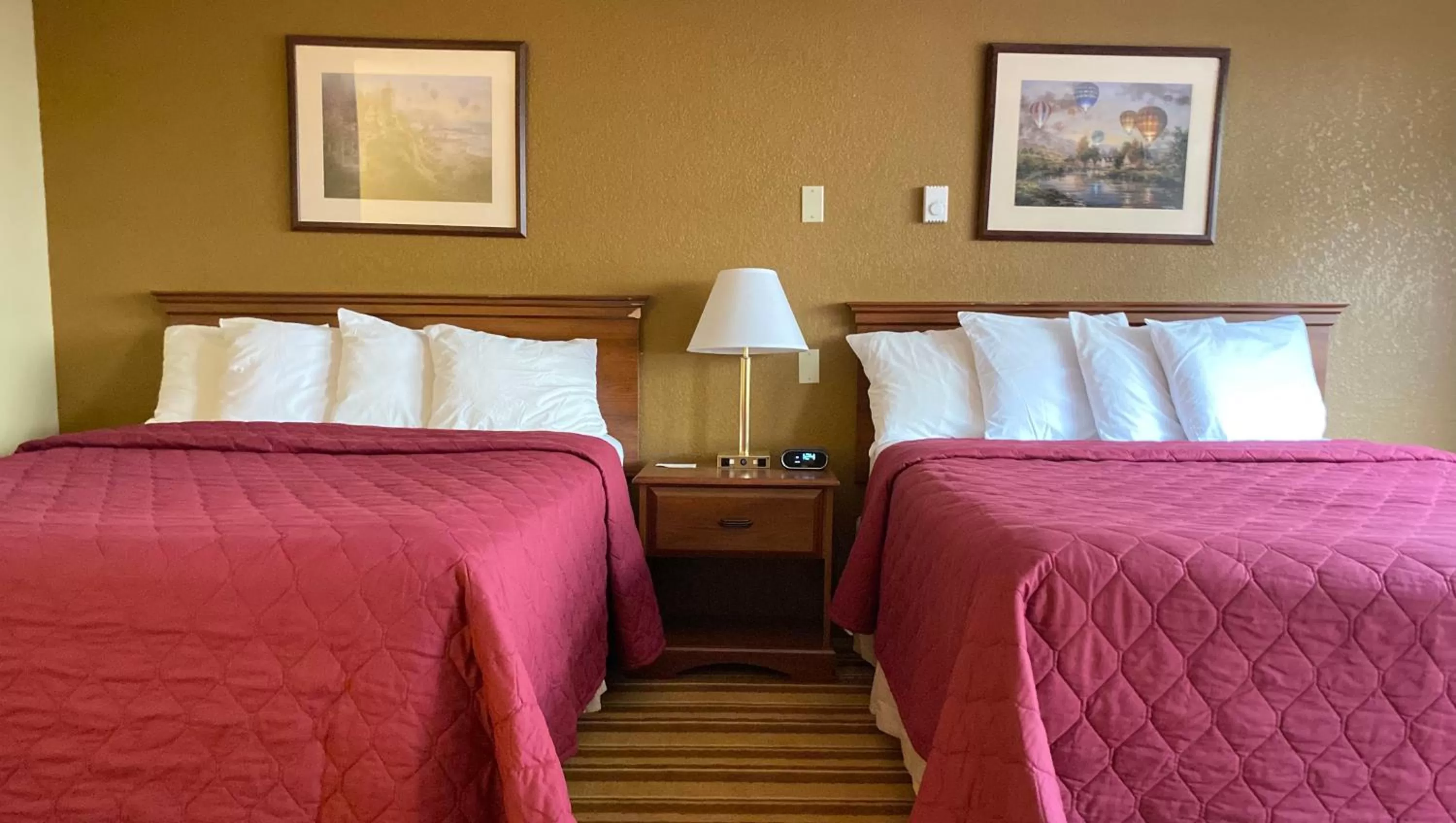 Queen Room with Two Queen Beds in Magnuson Copper Crown