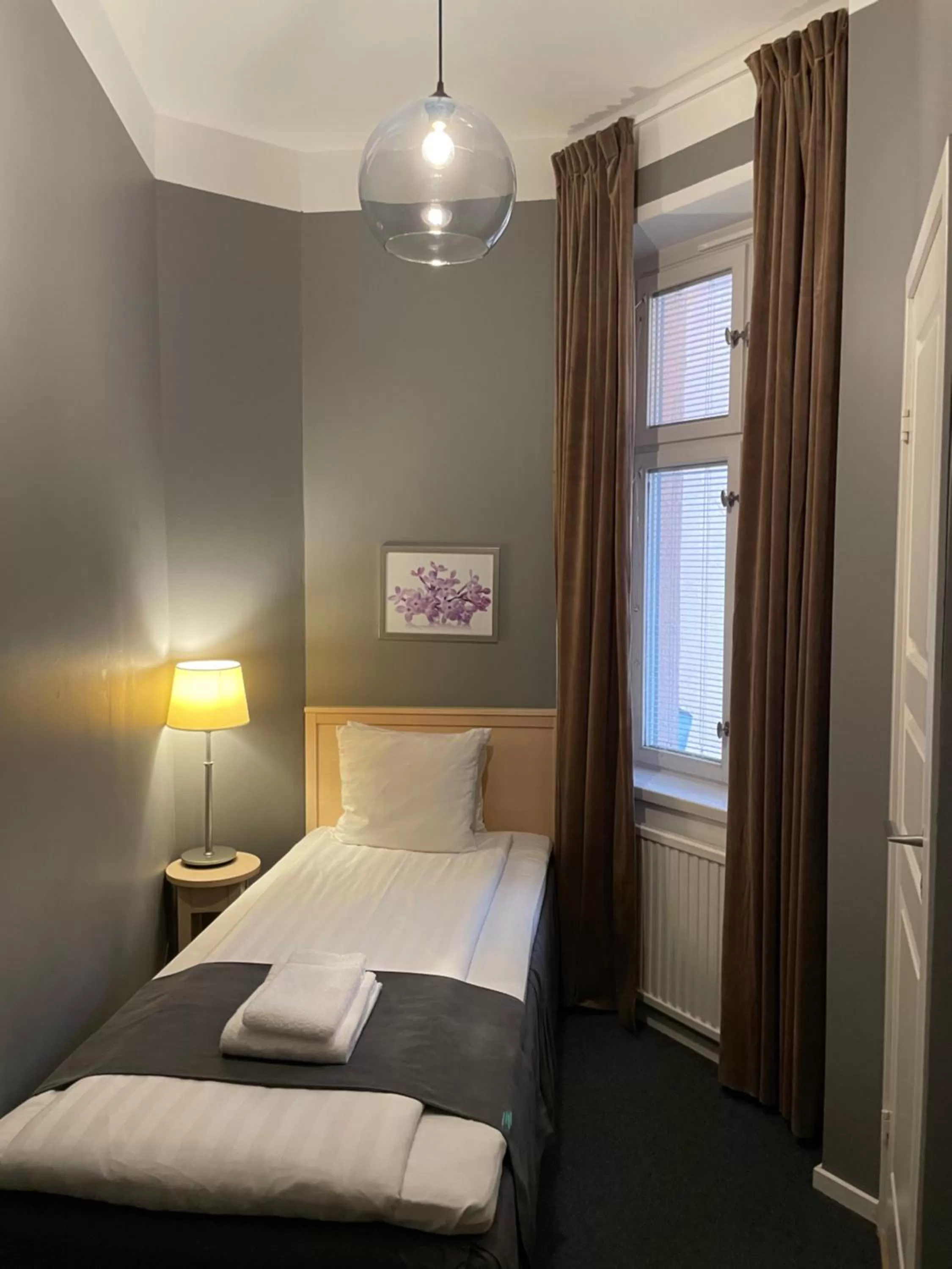 Single Room with Bathroom in Unique Hotel