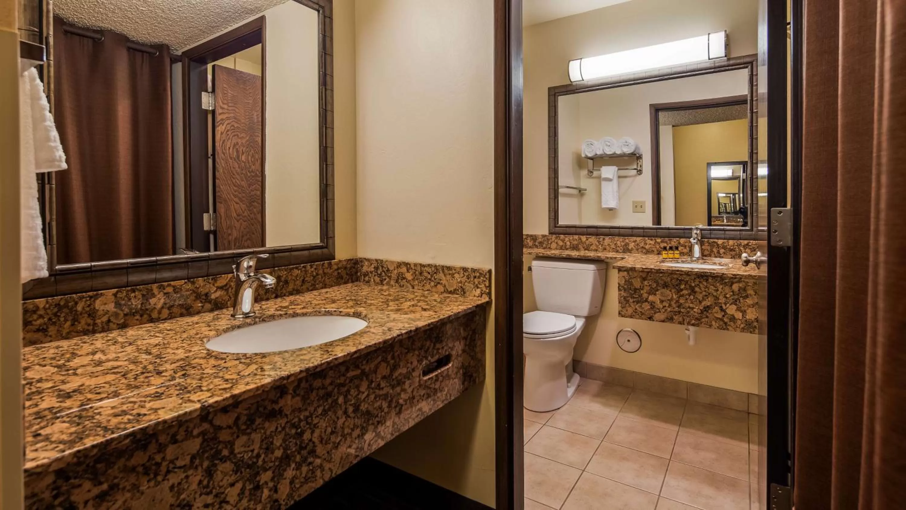 King Room - Non Smoking in Best Western Plus Tree House