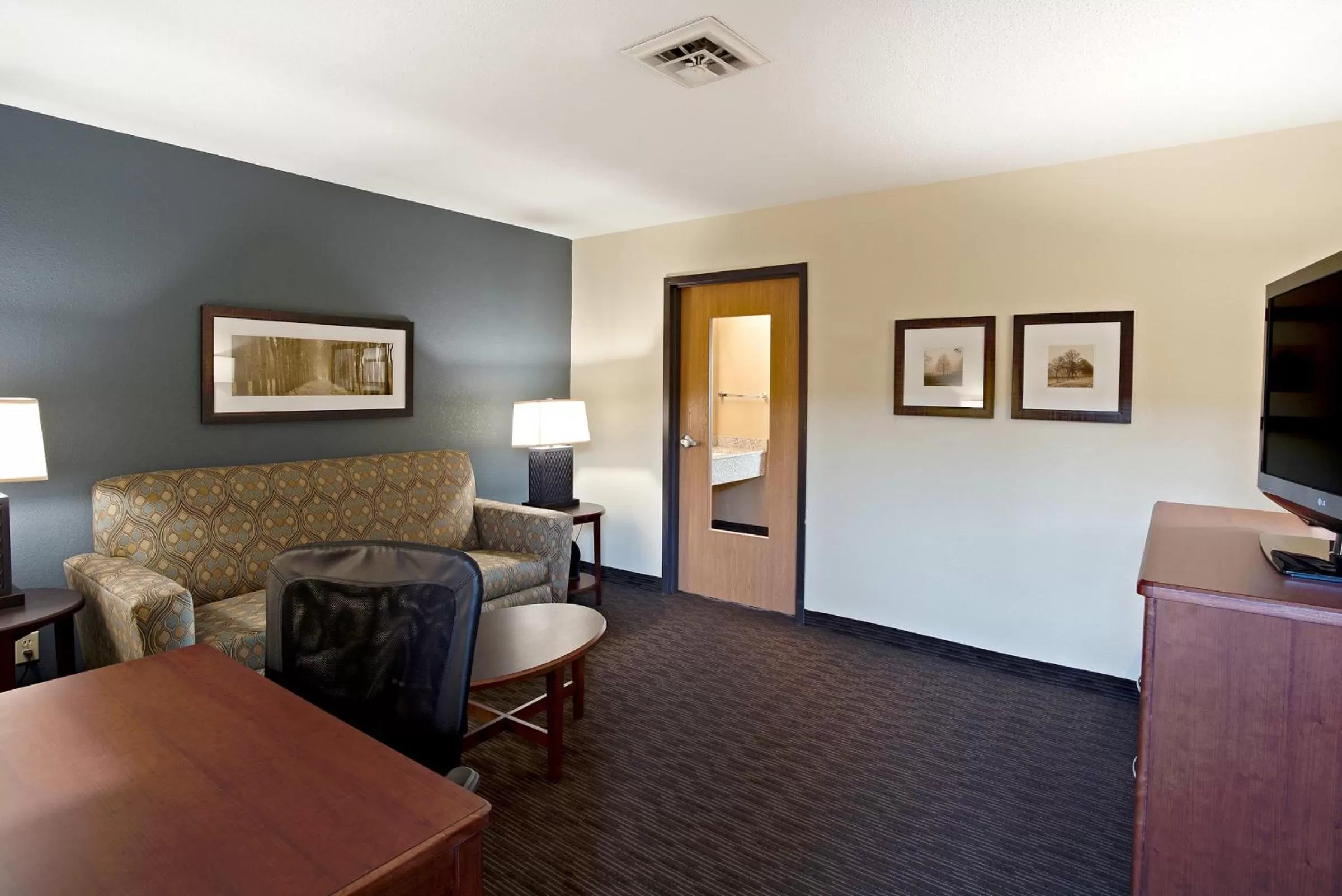 One-Bedroom Deluxe King Suite - Non-Smoking in AmericInn by Wyndham Bay City