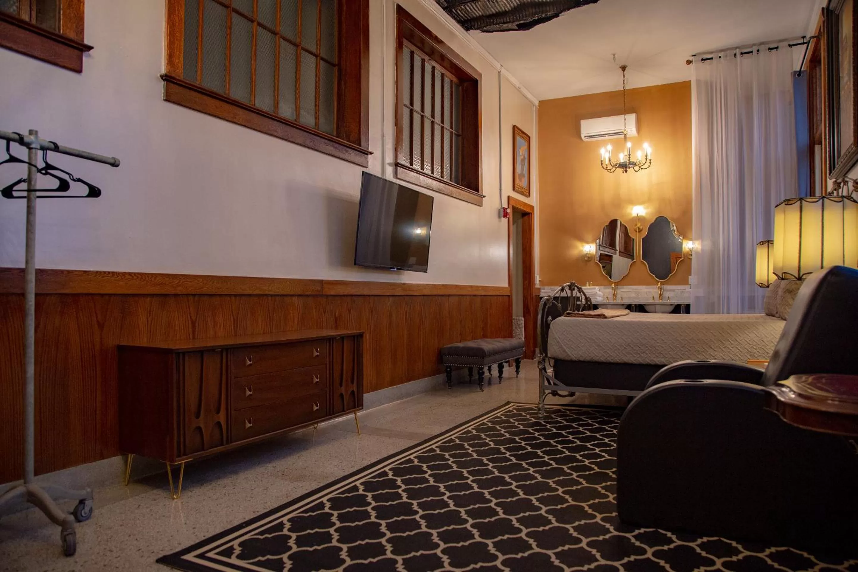 Executive Suite in School 31 Lofts