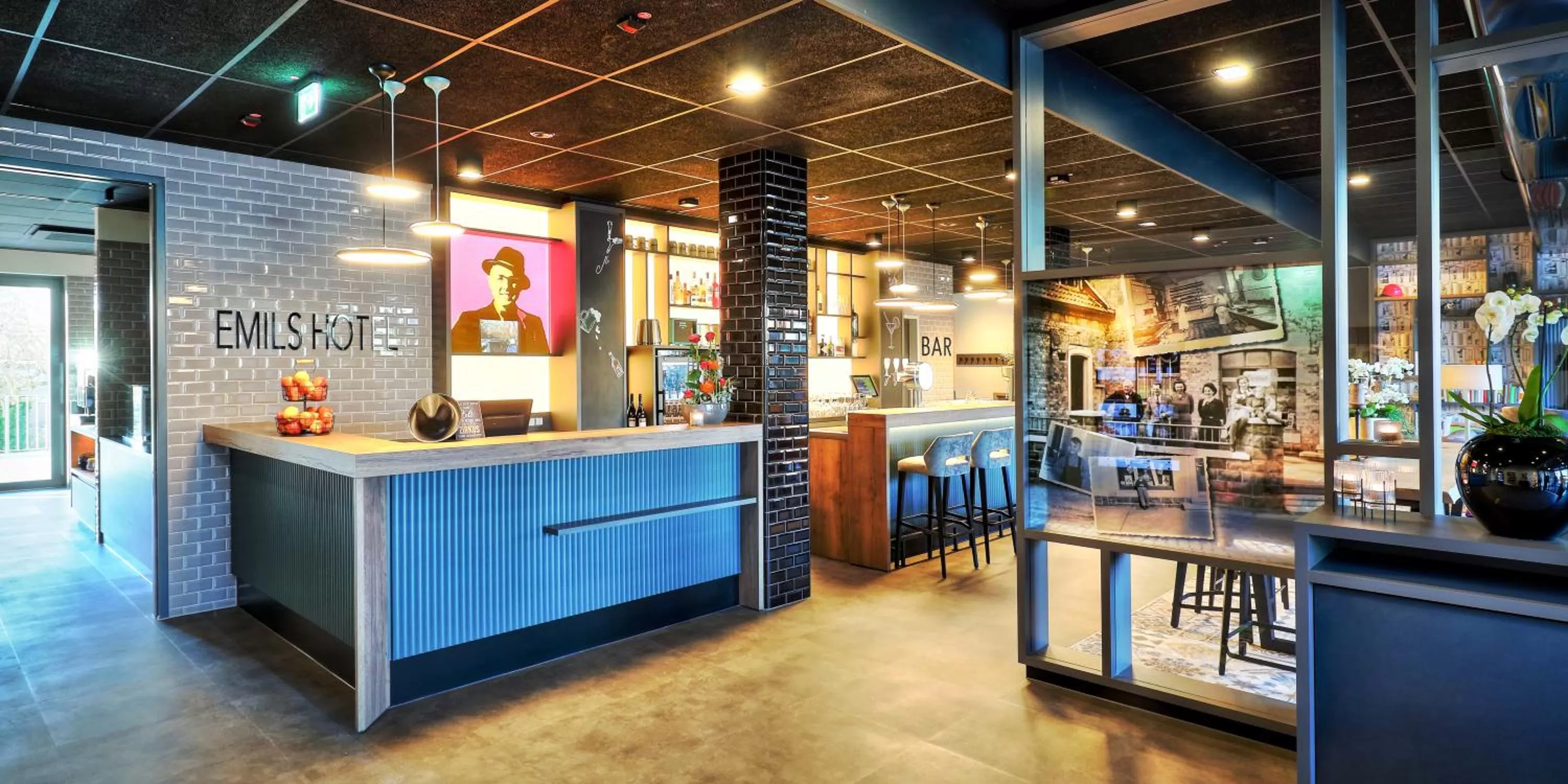 Restaurant/places to eat in Emils Hotel