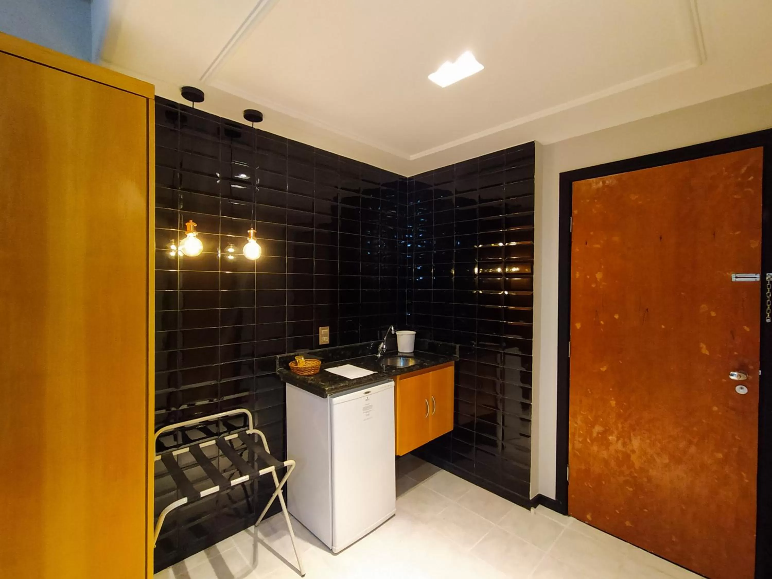 Deluxe Double or Twin Room with City View - single occupancy in Savassi Village