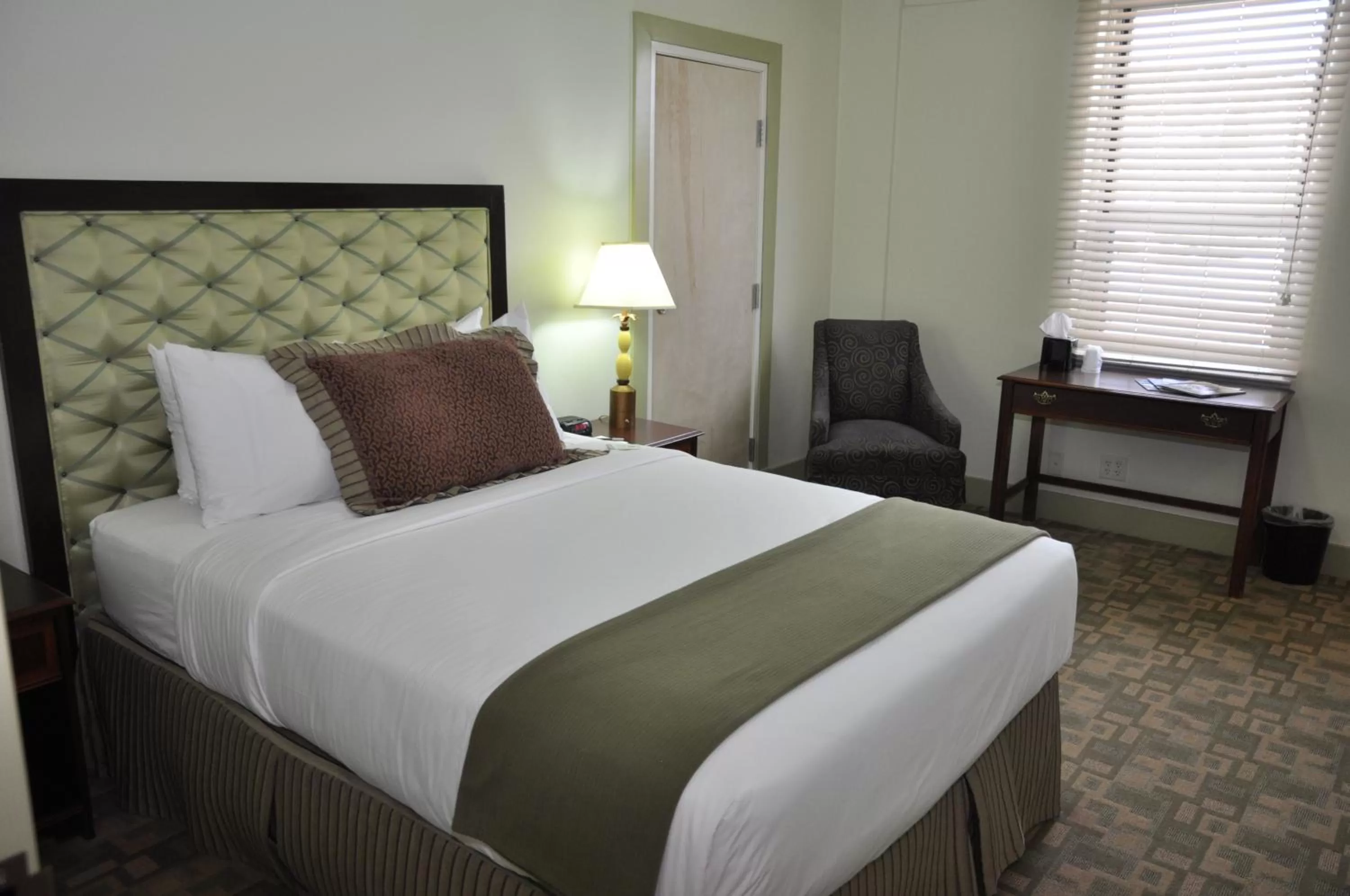 Bed in The Murray Hotel