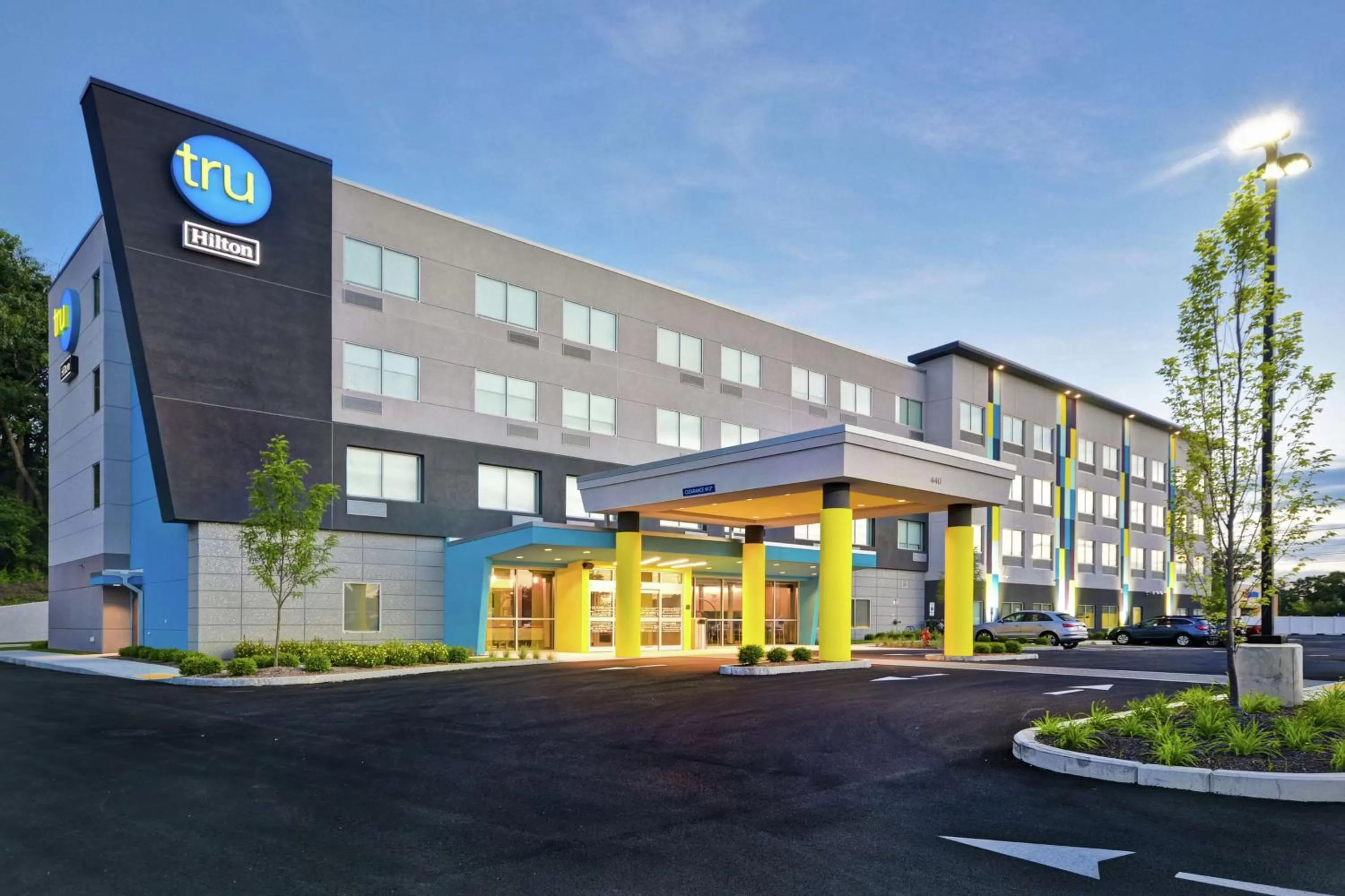 Property building in Tru By Hilton Chicopee Springfield