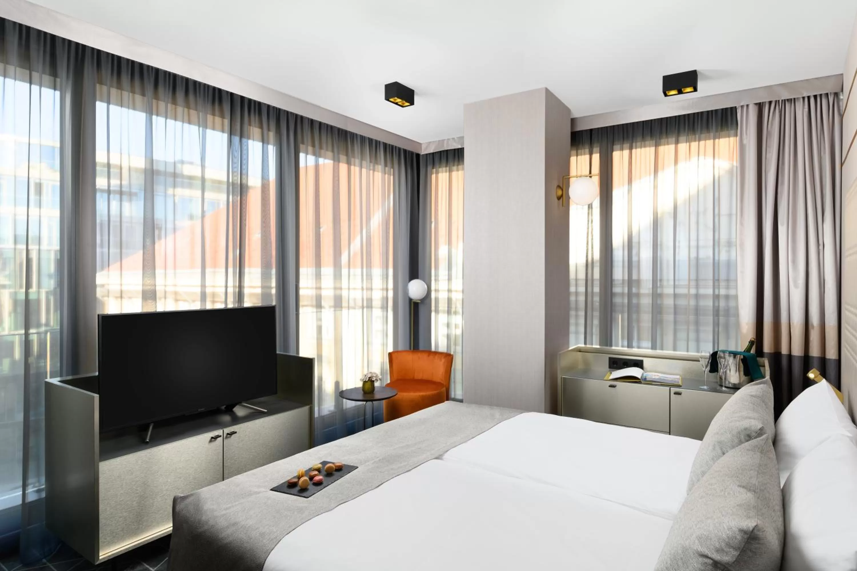 Corner Room in Emerald Hotel by Continental Group