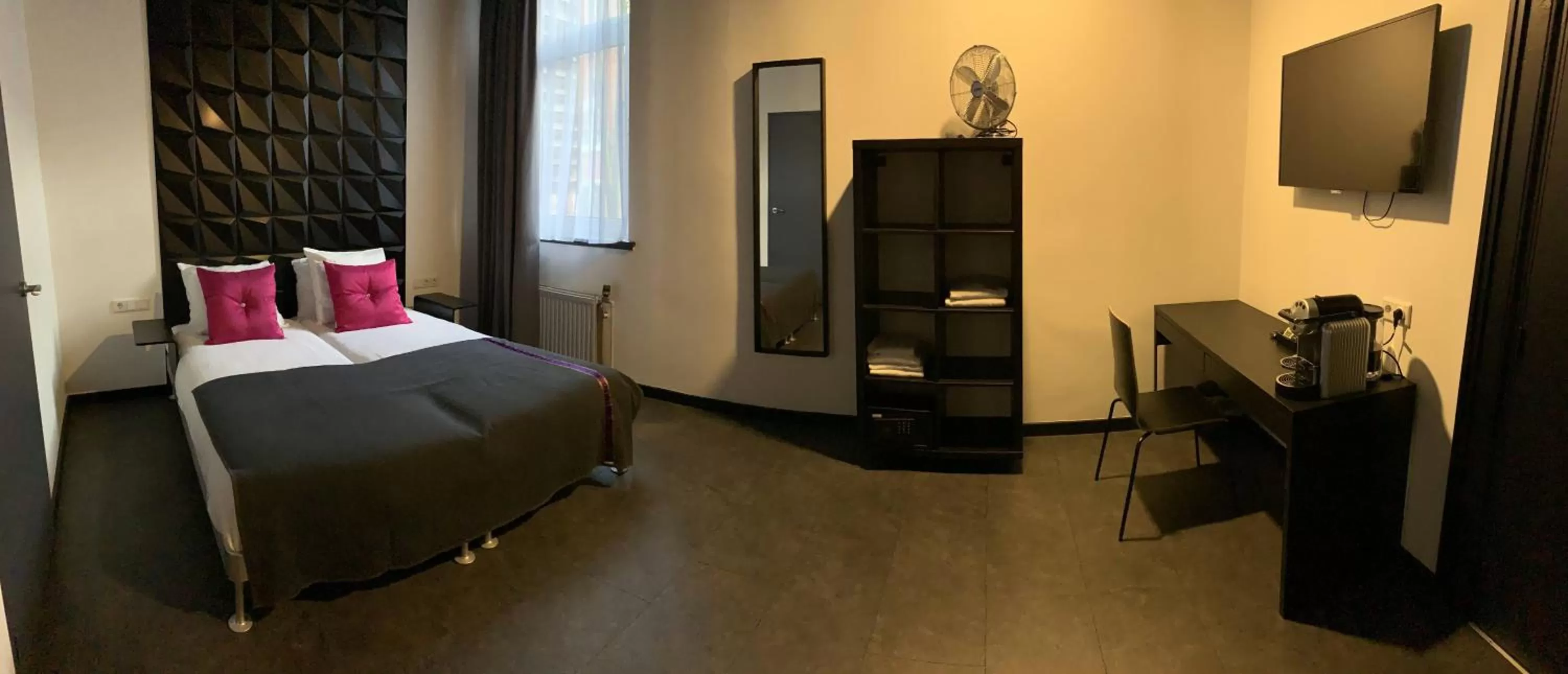 Photo of the whole room, Bed in Hotel De Looier