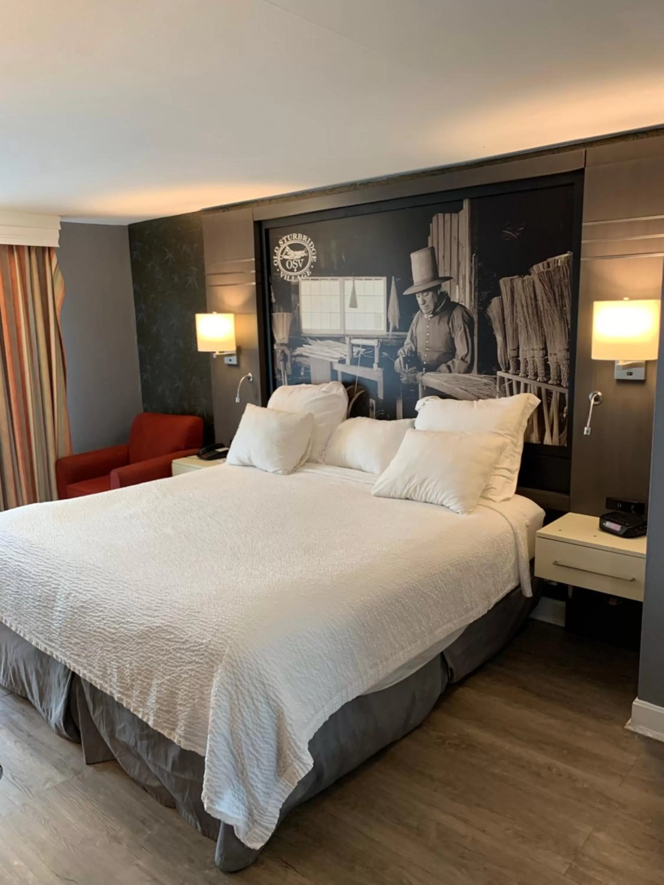 King Room with Pool or Lake View - Non-Smoking in Super 8 by Wyndham Sturbridge