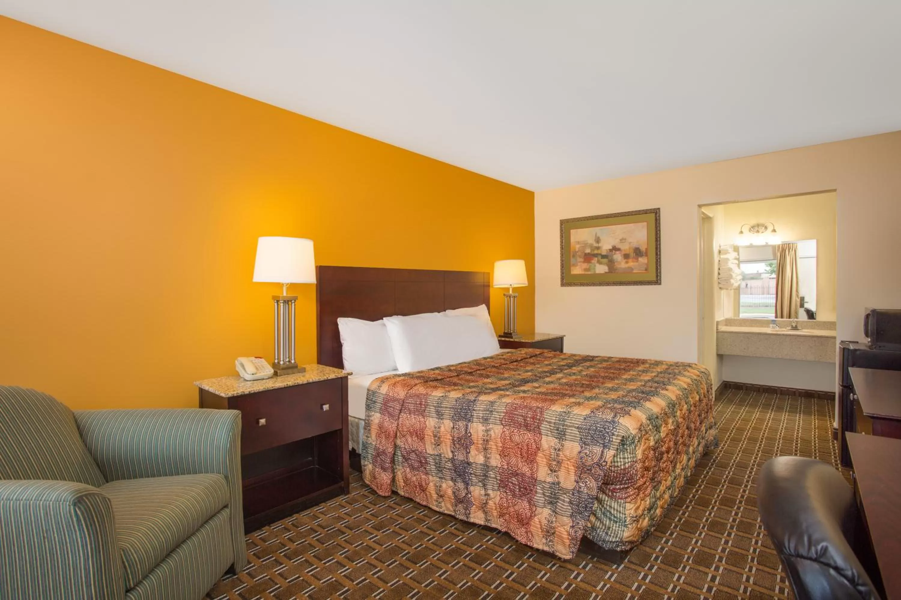 King Room - Non-Smoking in Days Inn by Wyndham Chester