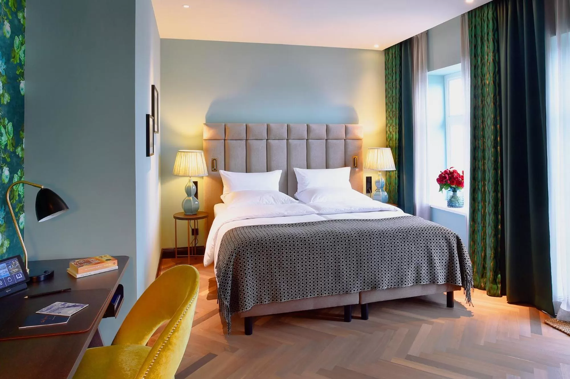 Bedroom, Bed in Das James