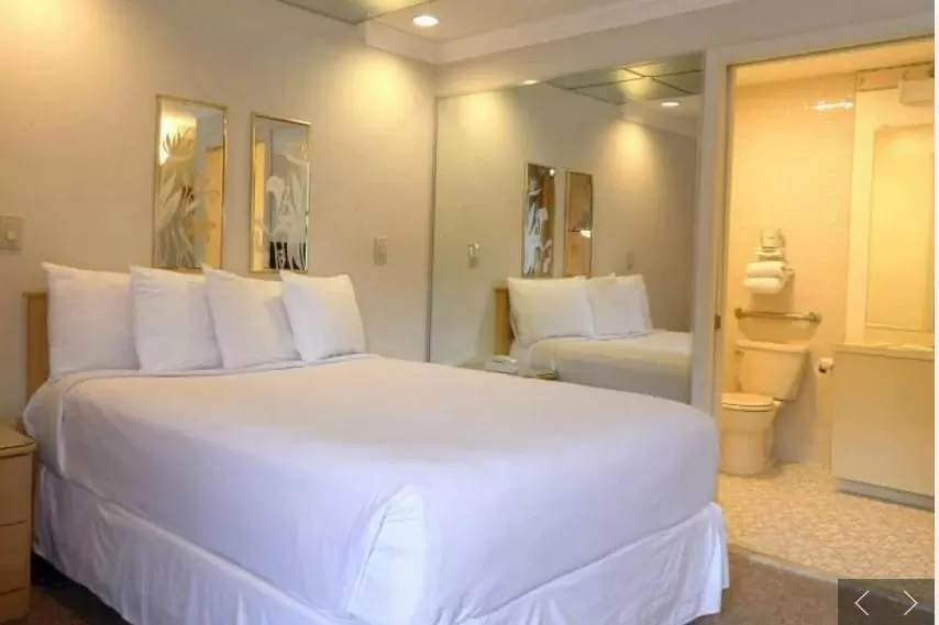 Bed in Commack Inn