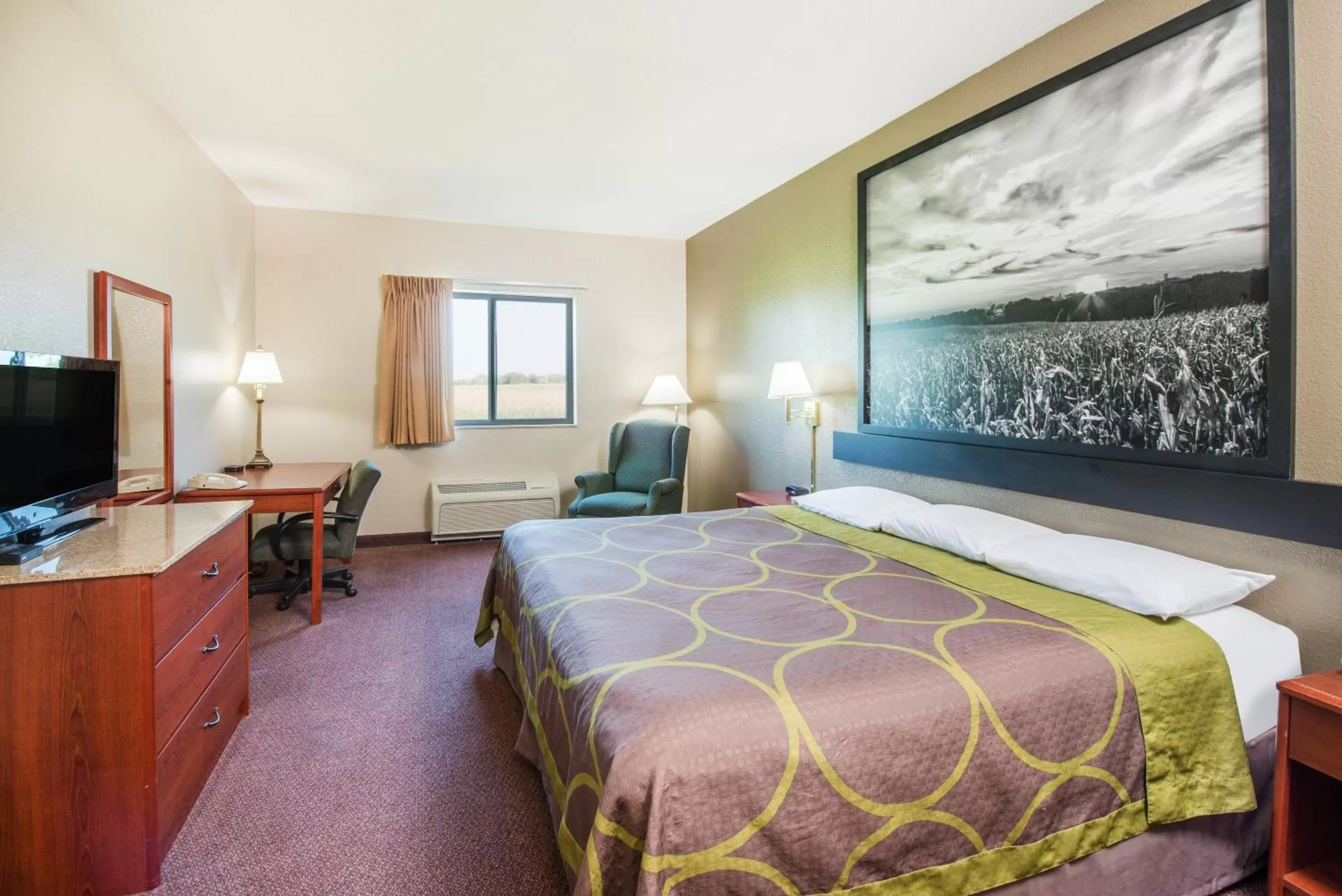 King Room - Non-Smoking in Super 8 by Wyndham Iola KS