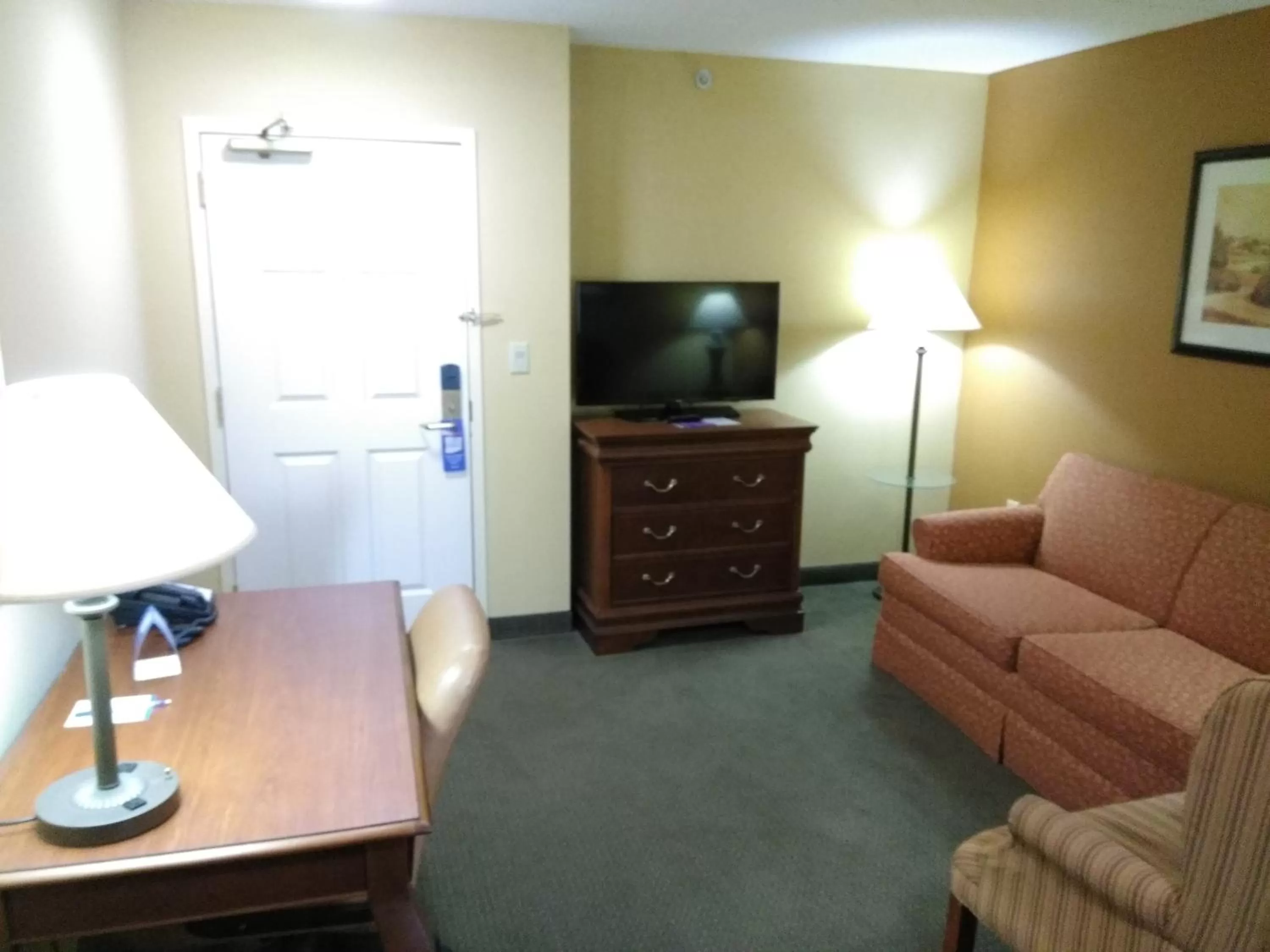 One-Bedroom King Suite - Non-Smoking in Baymont by Wyndham Clinton