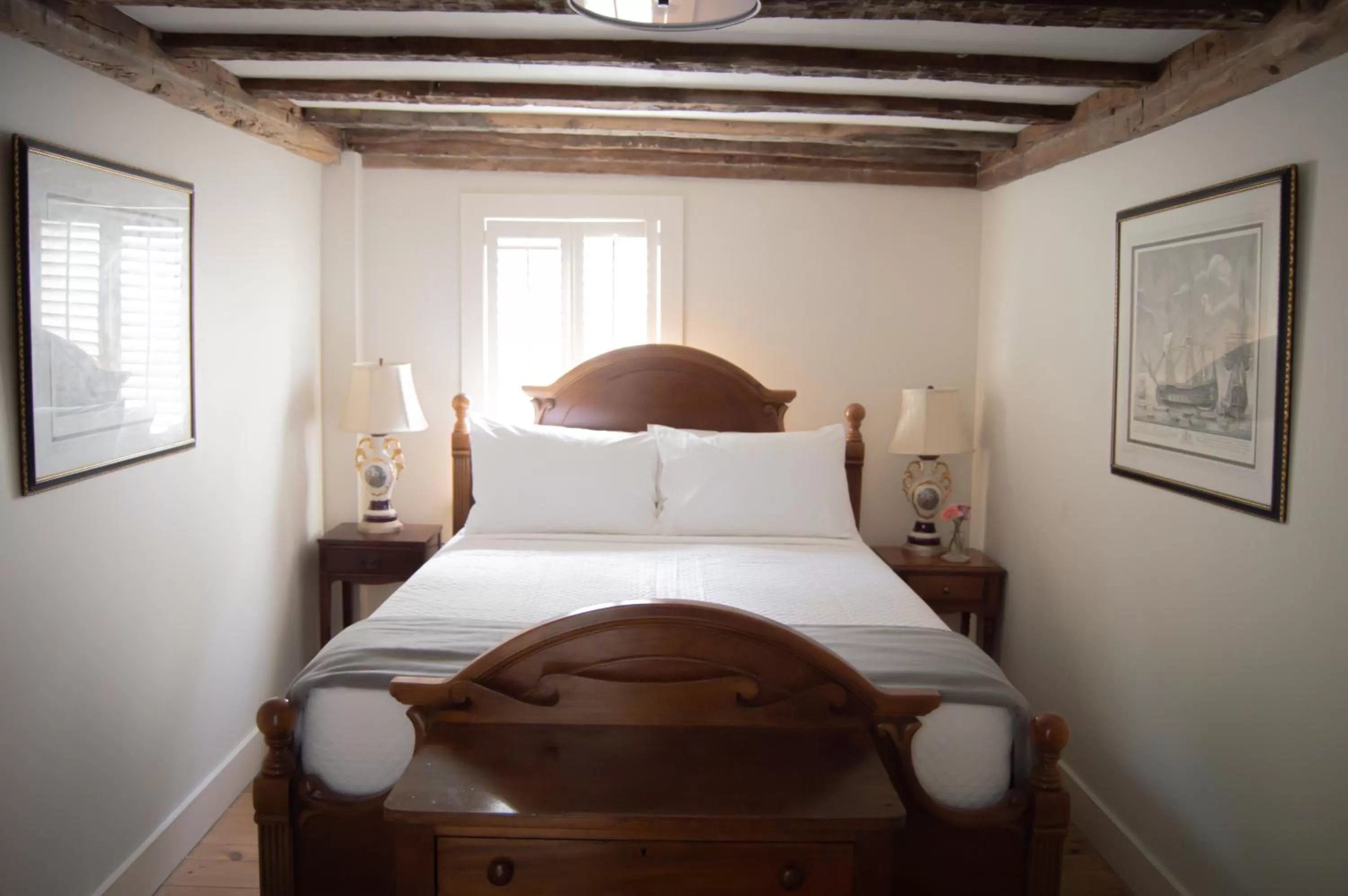 Queen Room in The General Stanton Inn