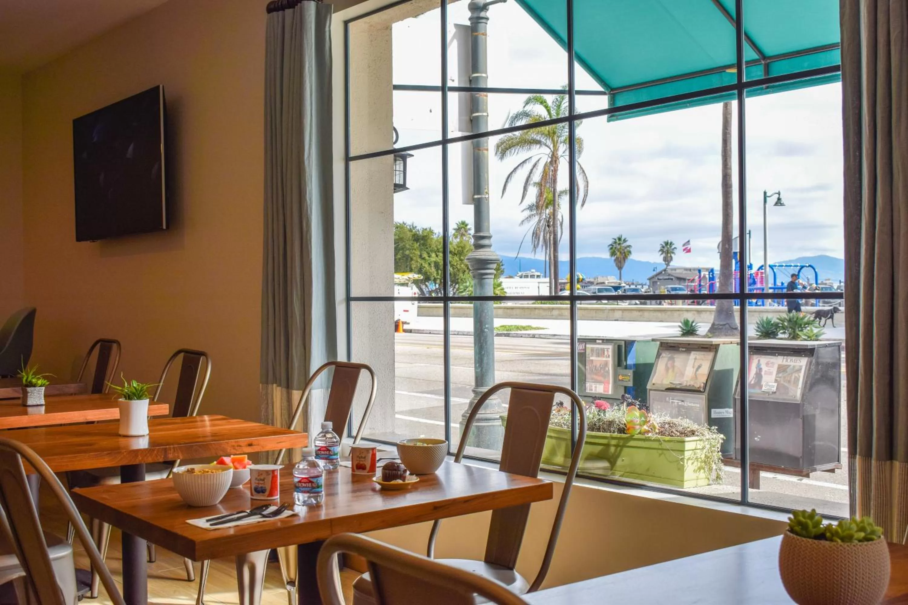 Communal lounge/ TV room in Beachside Inn