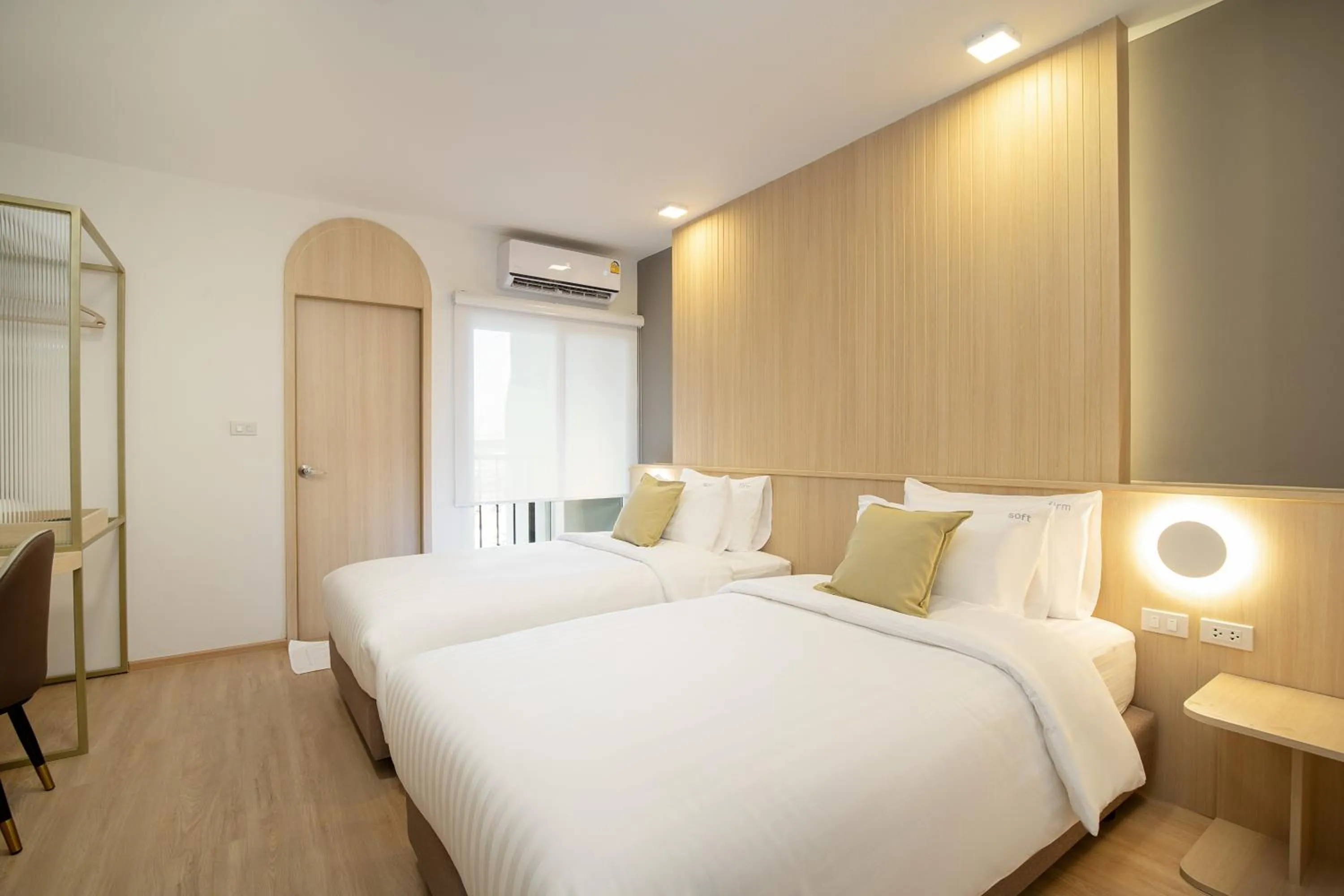 Superior Twin Room with balcony in Diya Hotel Bangkok