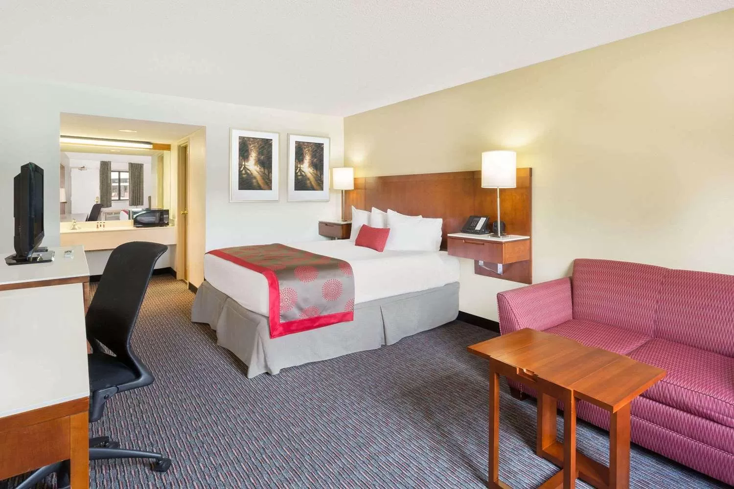 Deluxe King Room - Non-Smoking in Ramada by Wyndham Cedar City