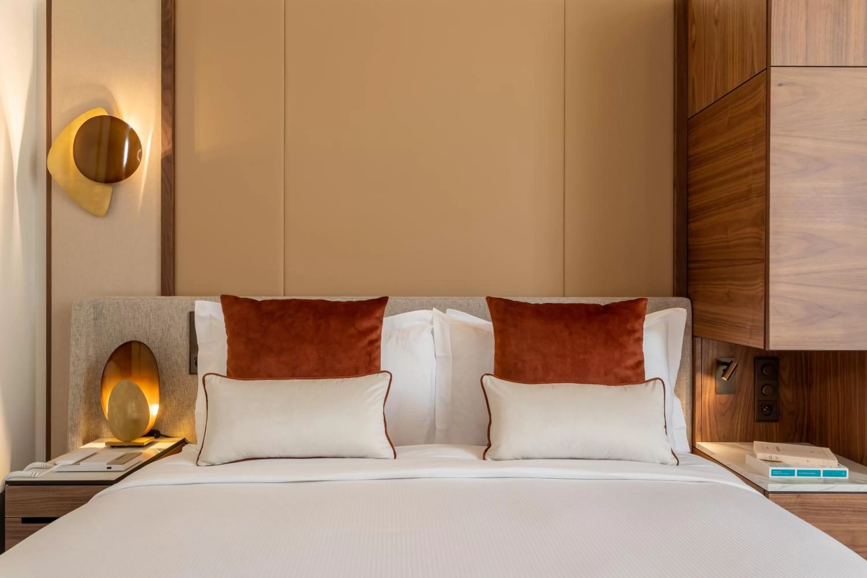 Queen or Twin Classic City View in InterContinental Paris Champs Elysées Etoile by IHG