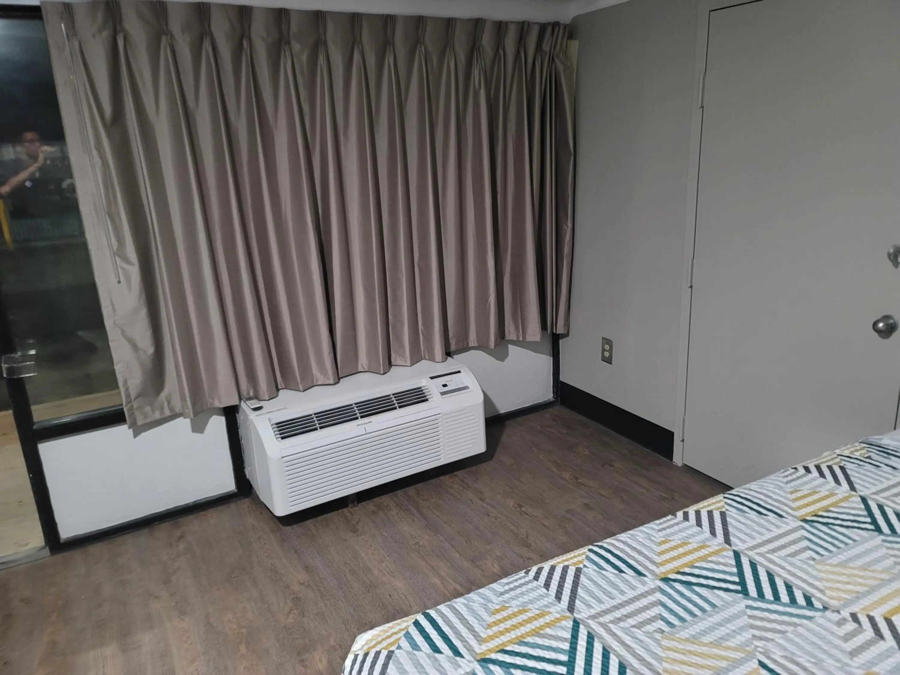 Deluxe Queen Room with Two Queen Beds - Smoking in Studio 6 Suites Hinesville, GA