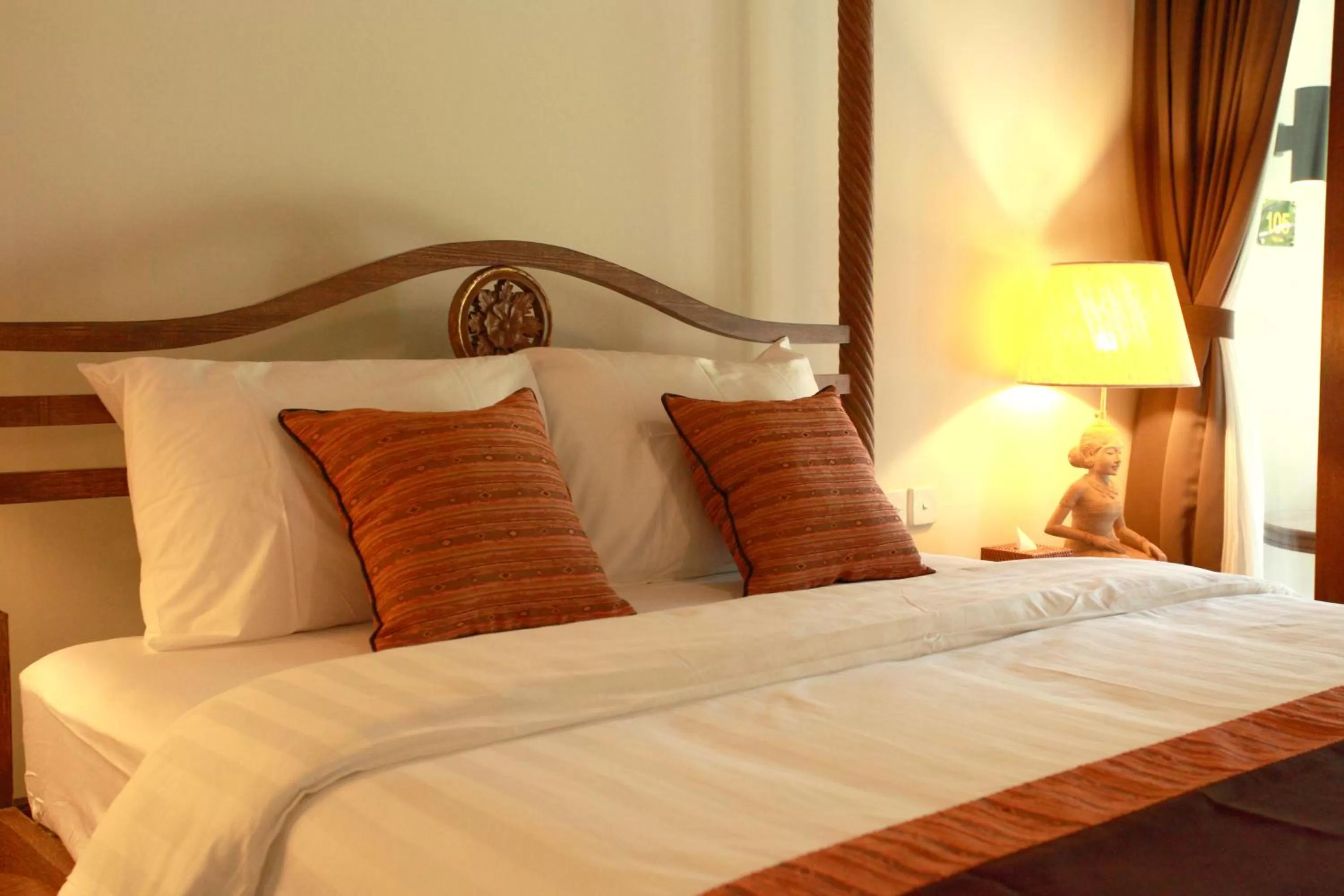 Deluxe Queen Room in Adys Inn