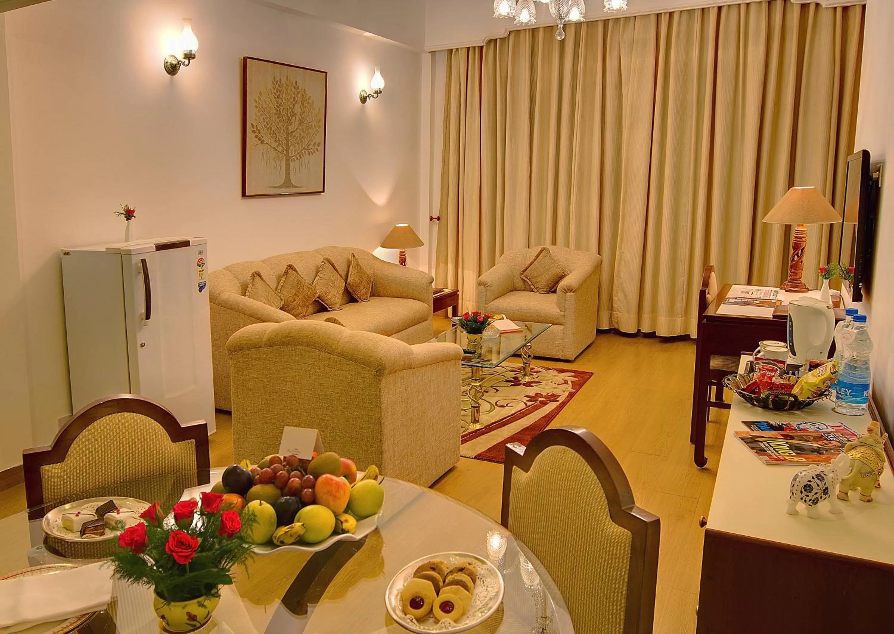 Suite with 20% discount on food in Hotel Clarks Shiraz