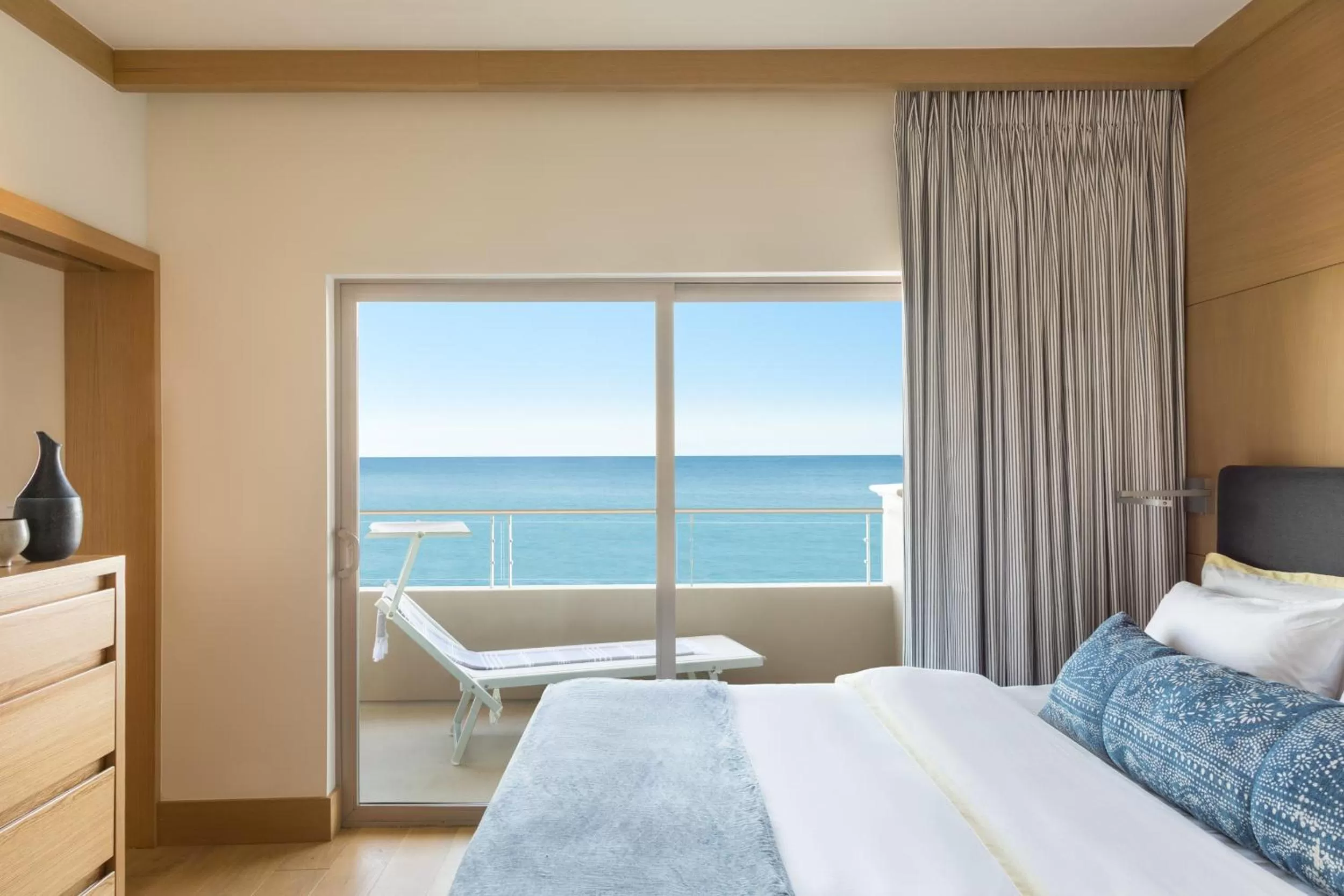 Junior Suite with Ocean View - single occupancy in Malibu Beach Inn