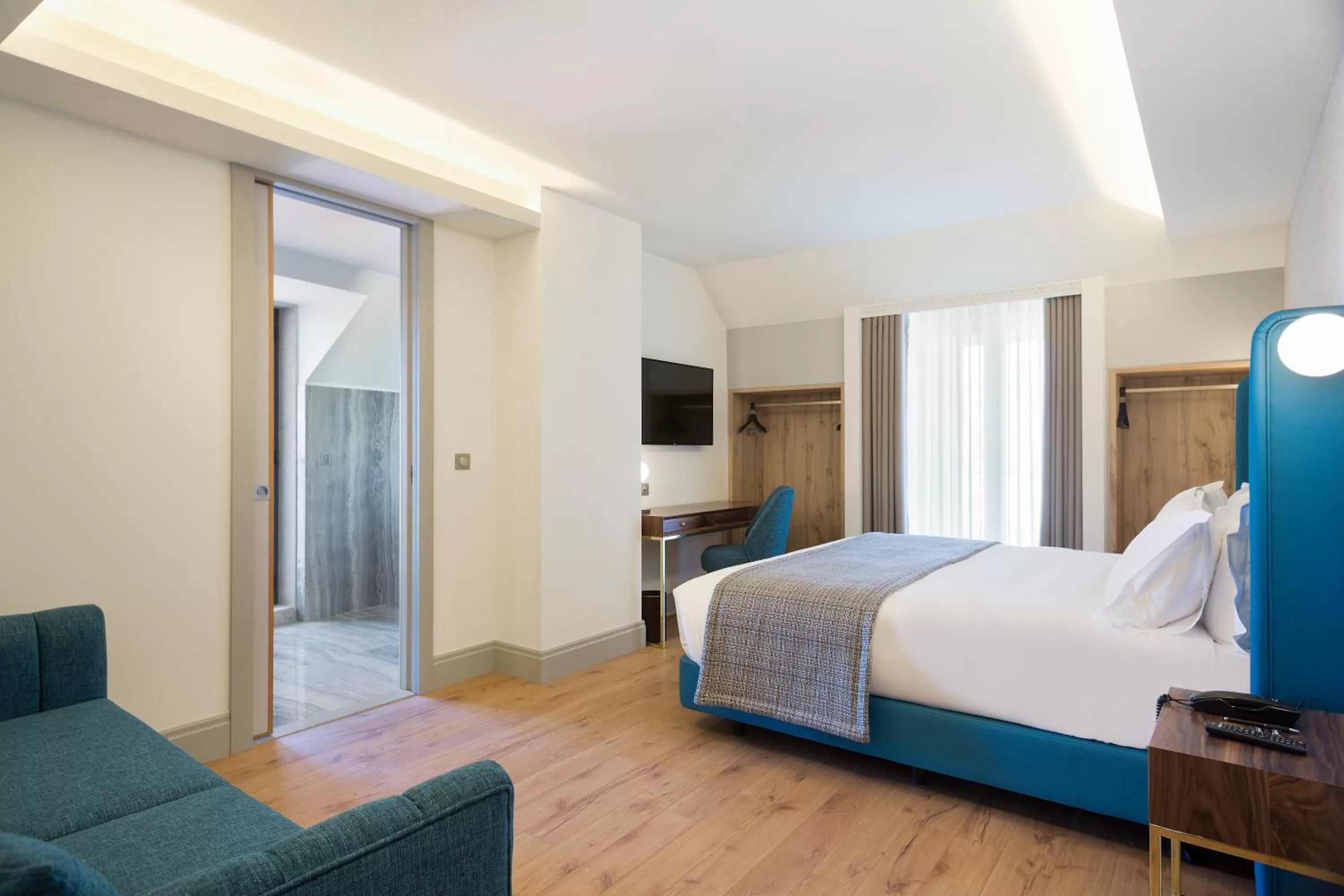 Double Room with Extra Bed in Acta The Avenue